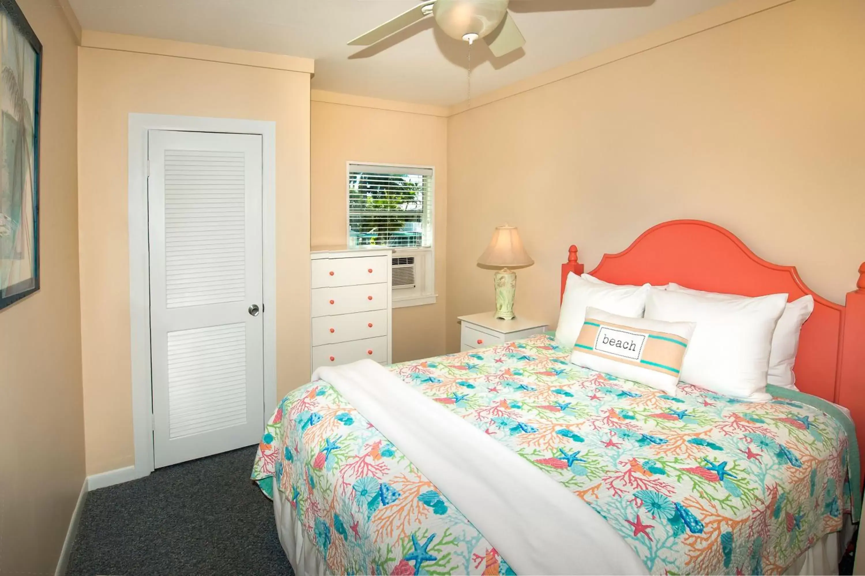Two-Bedroom Suite in Cedar Cove Resort & Cottages Two-Bedroom Suite in Cedar Cove Resort & Cottages