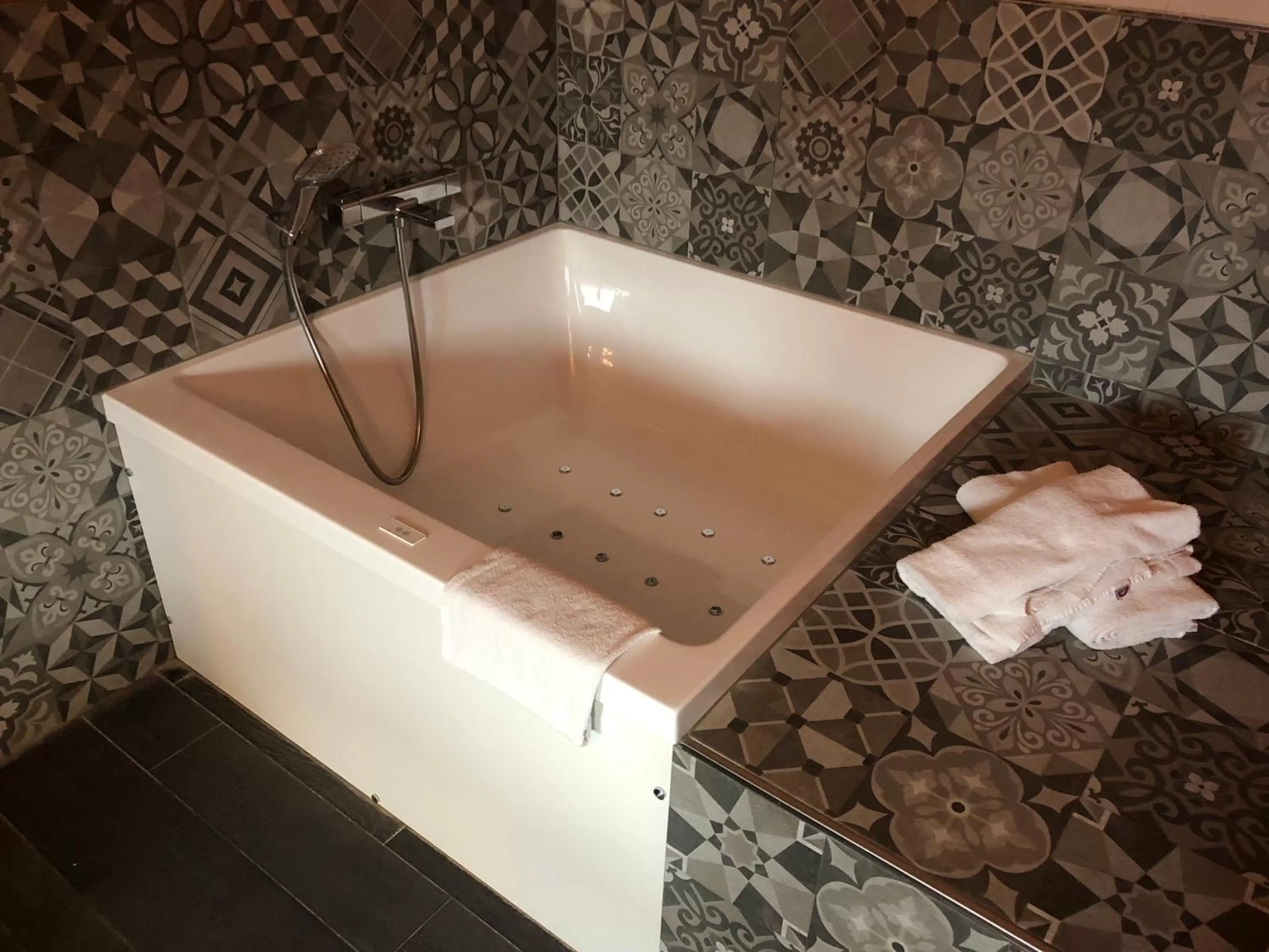 V E R O N E - Rooms & Suites - Liège - Rocourt