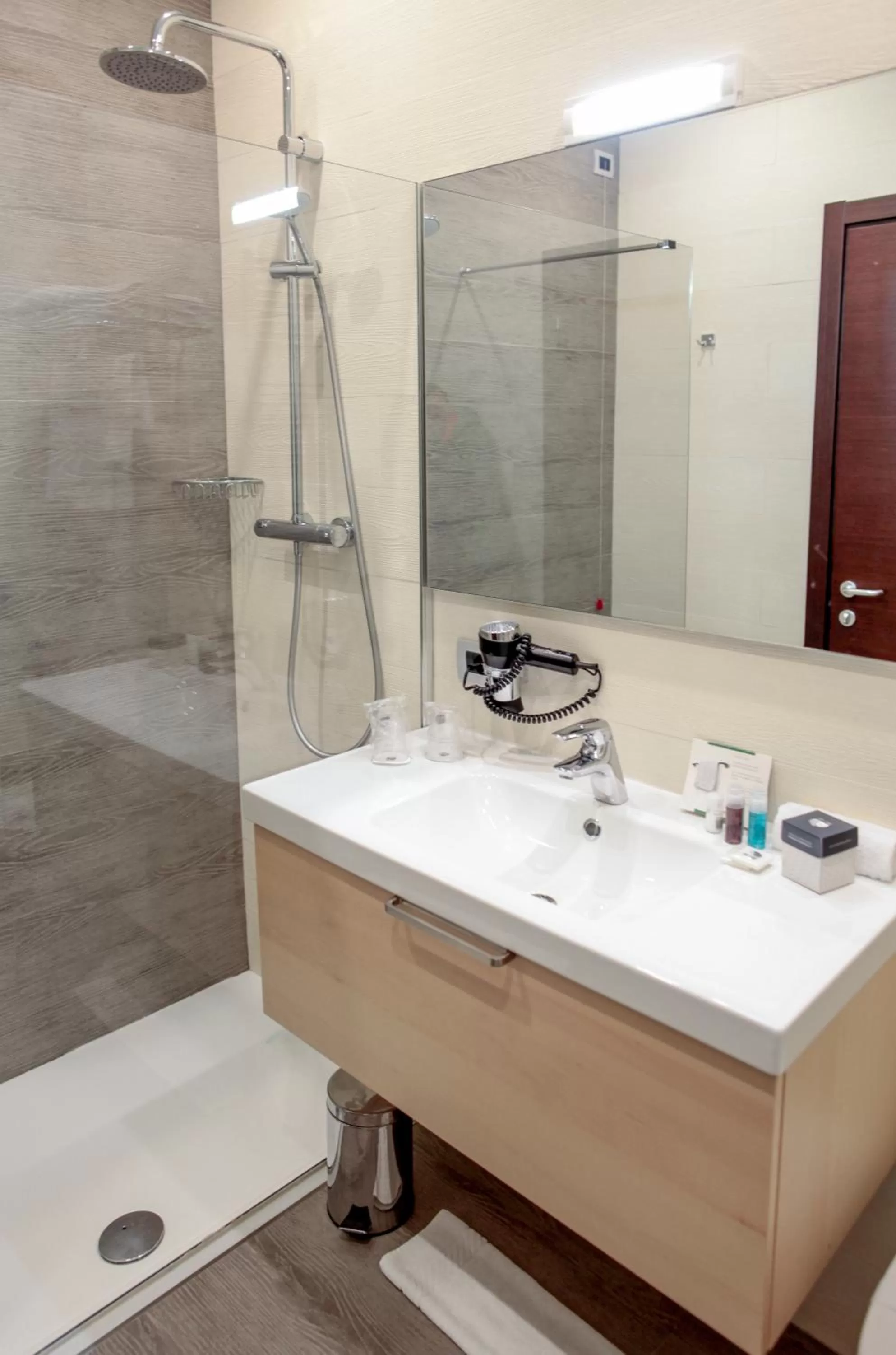 Bathroom in Best Western Plus Hotel Modena Resort