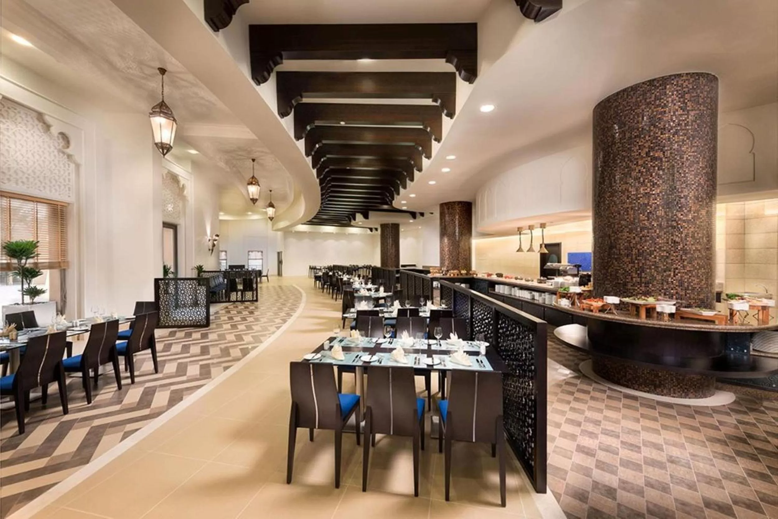 Restaurant/places to eat in Bahi Ajman Palace Hotel