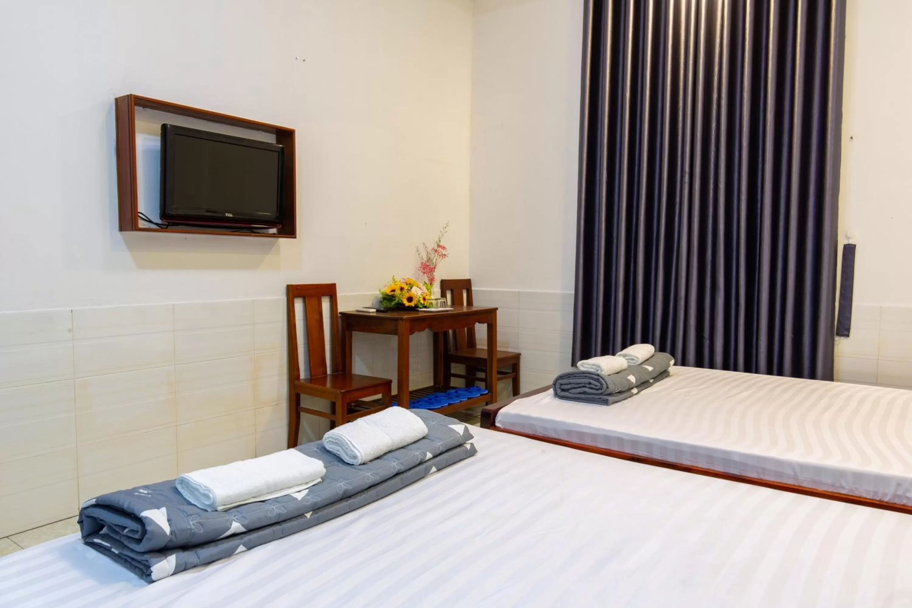 Bed in Hotel Hoa Cúc Phương Dĩ An - Bình Dương