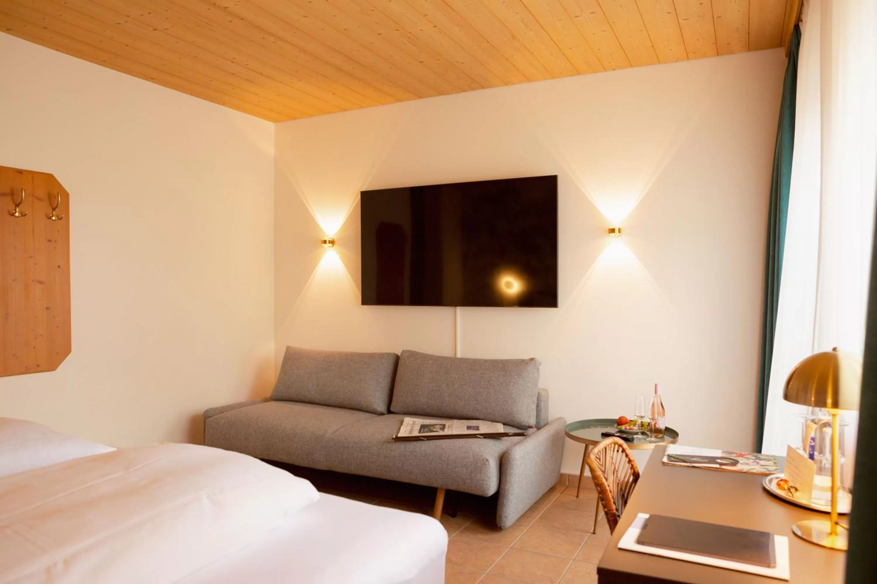 Photo of the whole room, Bed in Strandhotel SüdSee Diessen am Ammersee