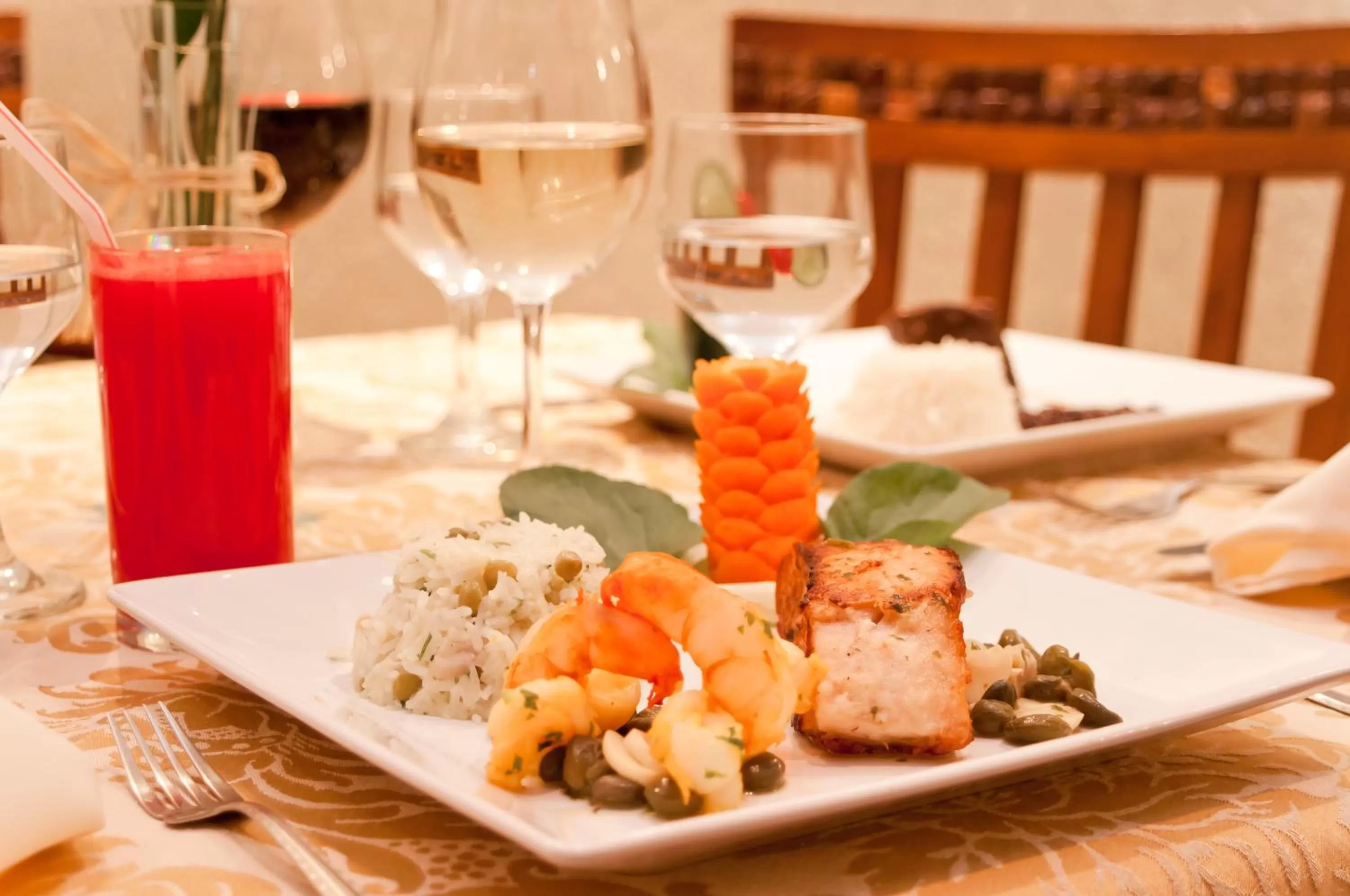 Restaurant/places to eat in Summit Hotel Monaco