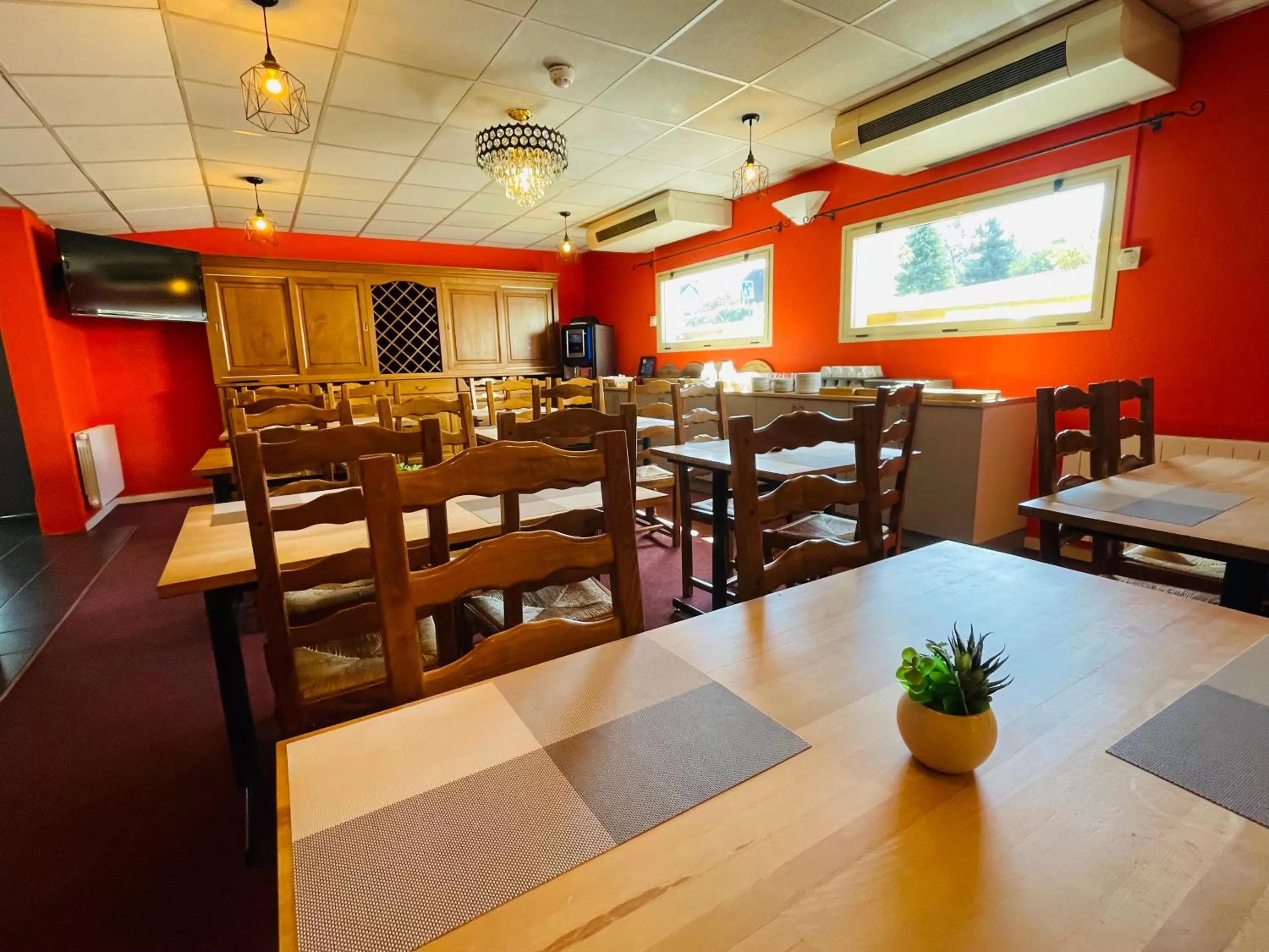 Restaurant/places to eat in Hotel Le Saint Aubin