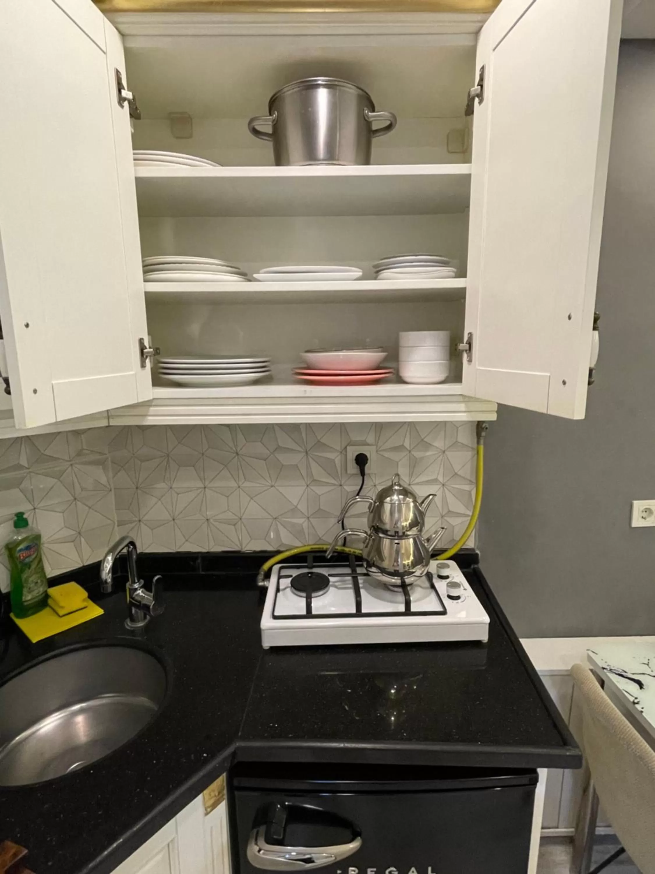 Kitchen or kitchenette in Arat Apartments