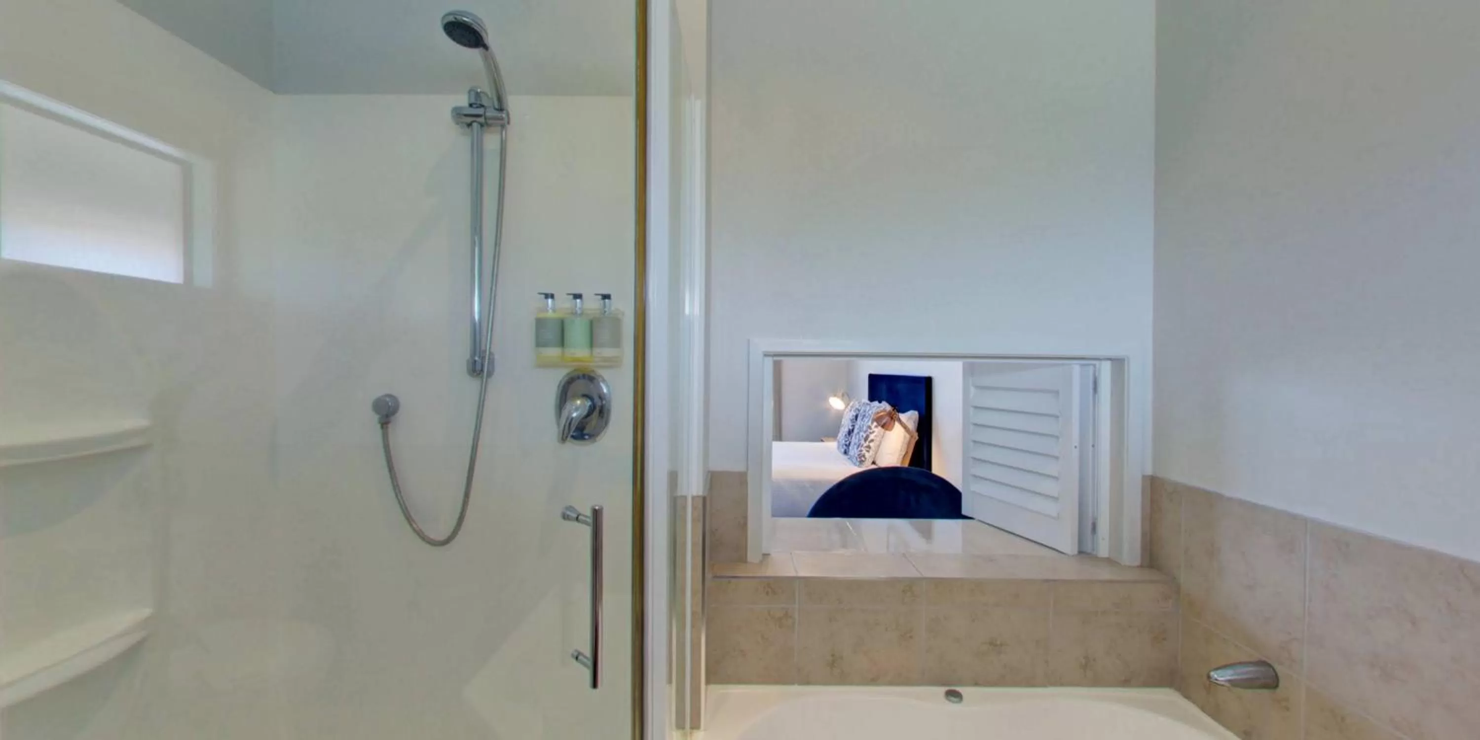 Bathroom in Alpine Lake Motel