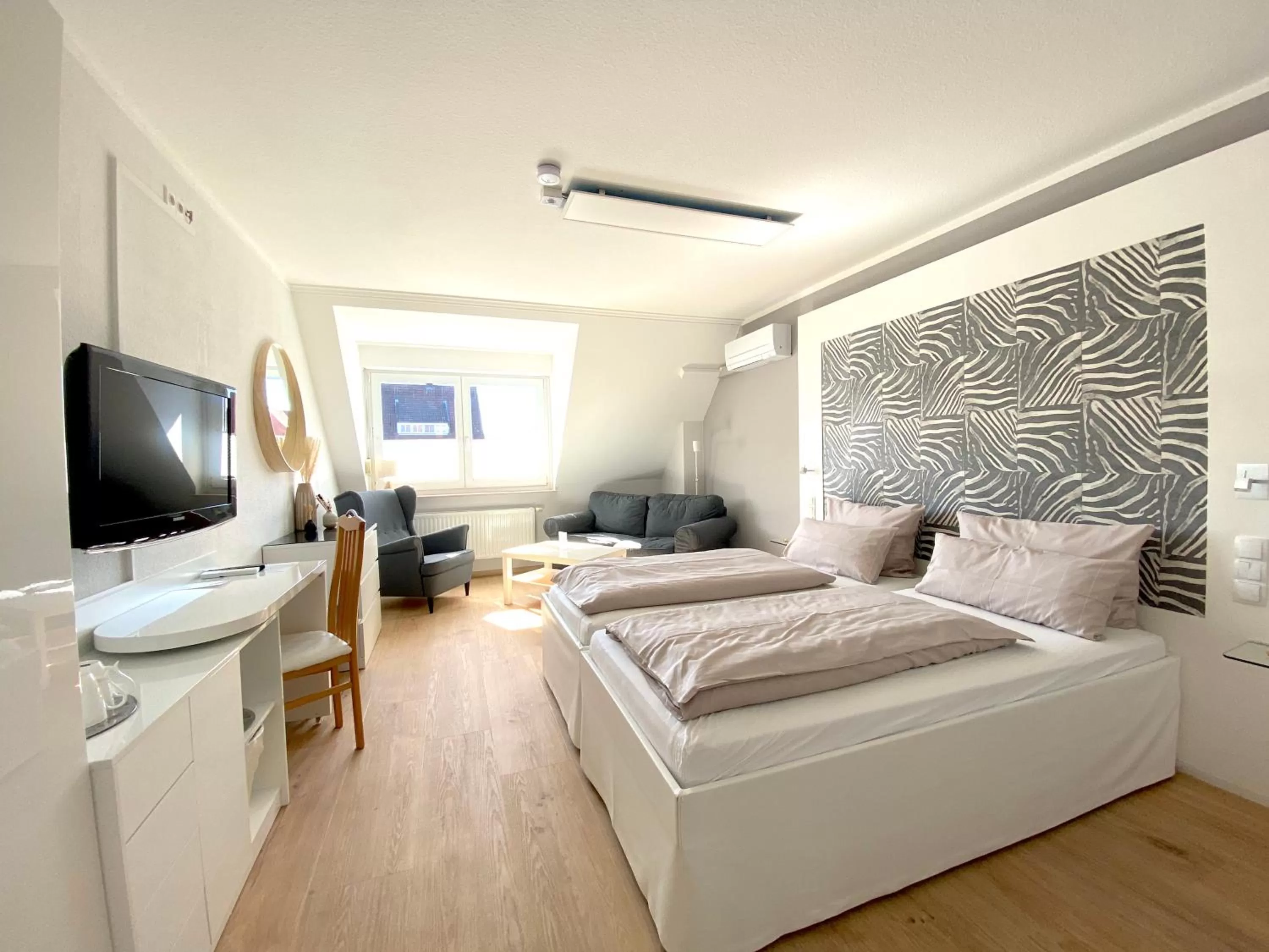 Photo of the whole room, Bed in Hotel zur Bever