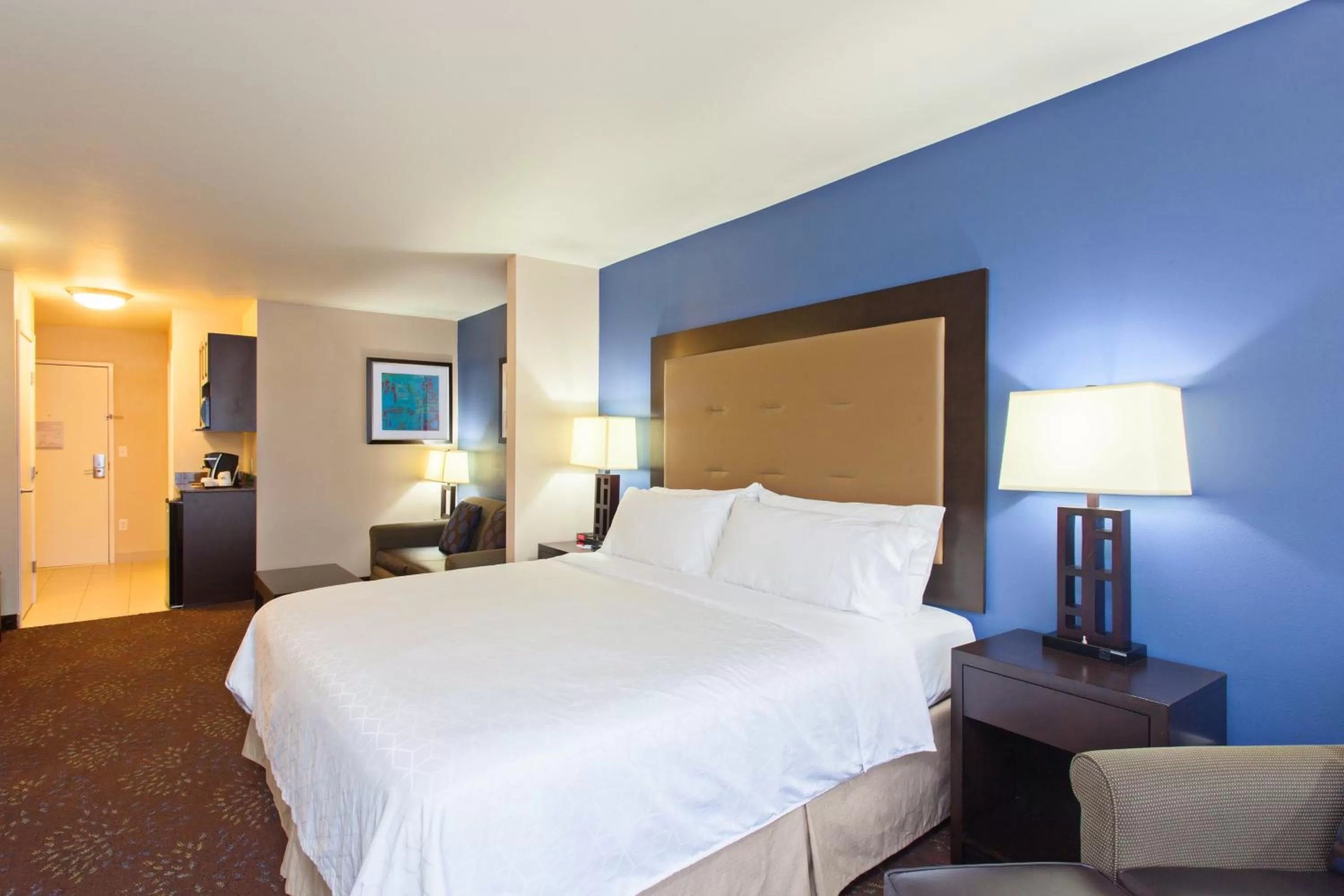 Photo of the whole room, Bed in Holiday Inn Express & Suites Tacoma Downtown, an IHG Hotel