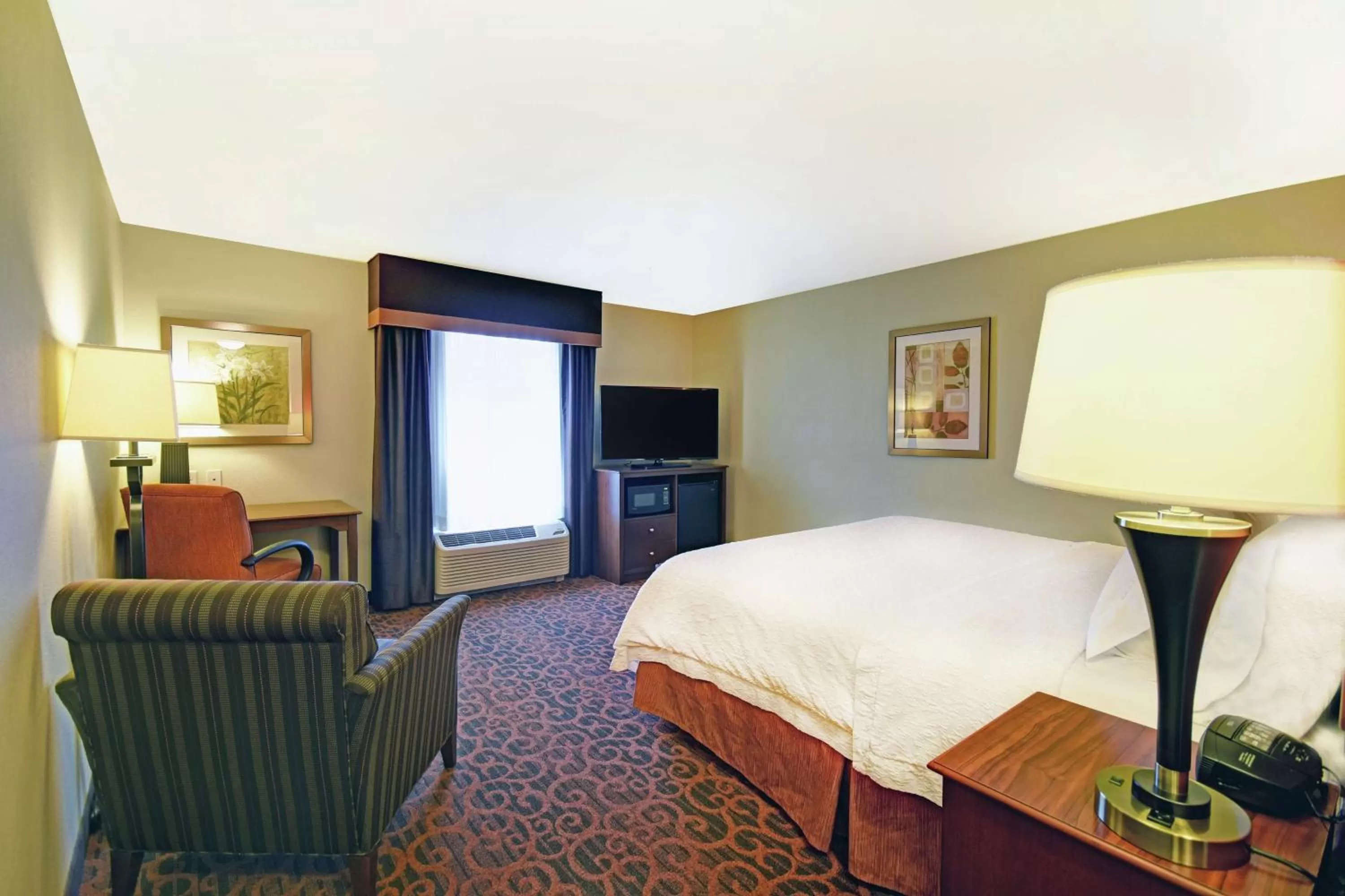 Bedroom, Bed in Hampton Inn Beloit