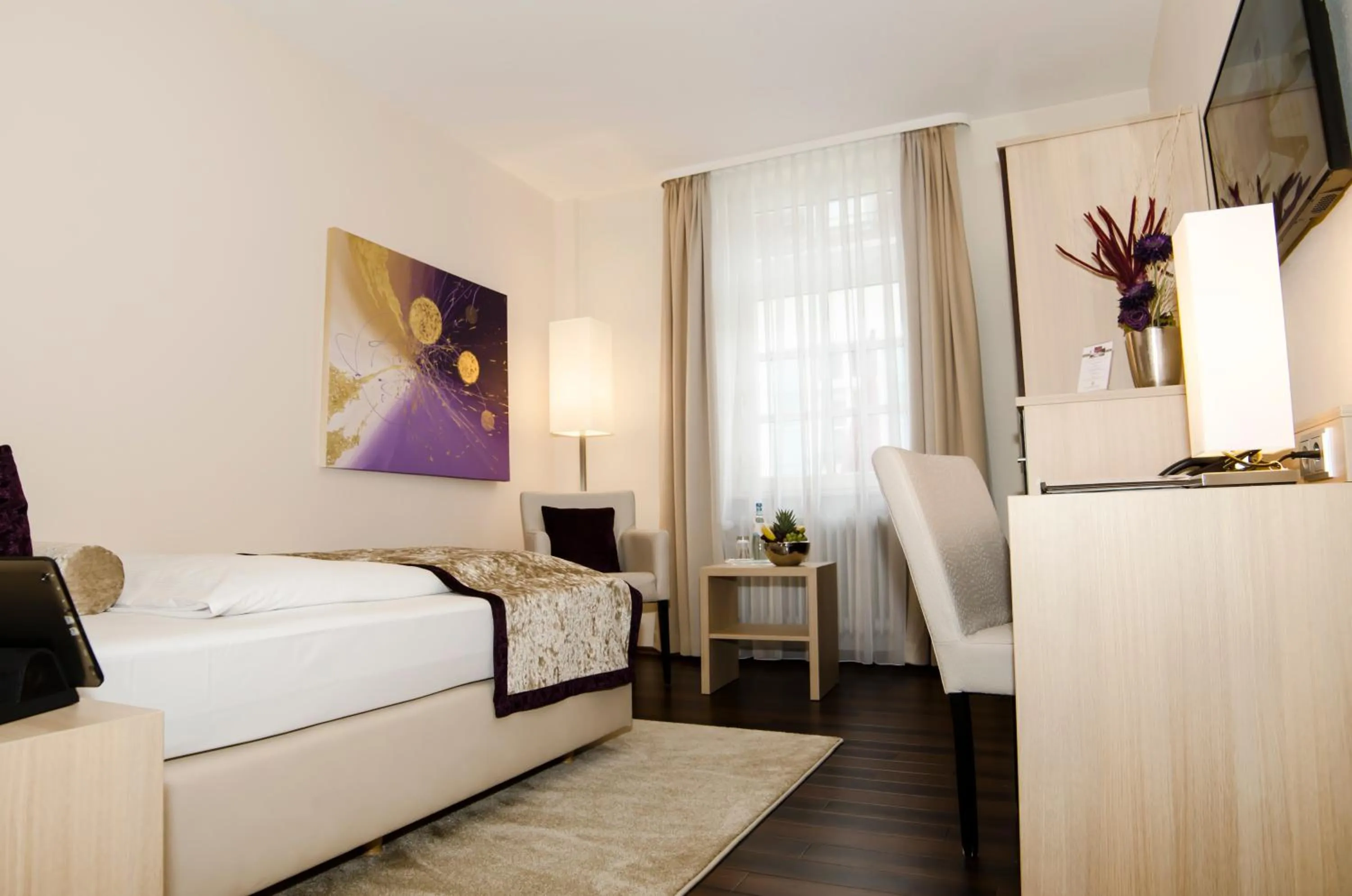 Photo of the whole room, Bed in Hotel Merkur - Superior