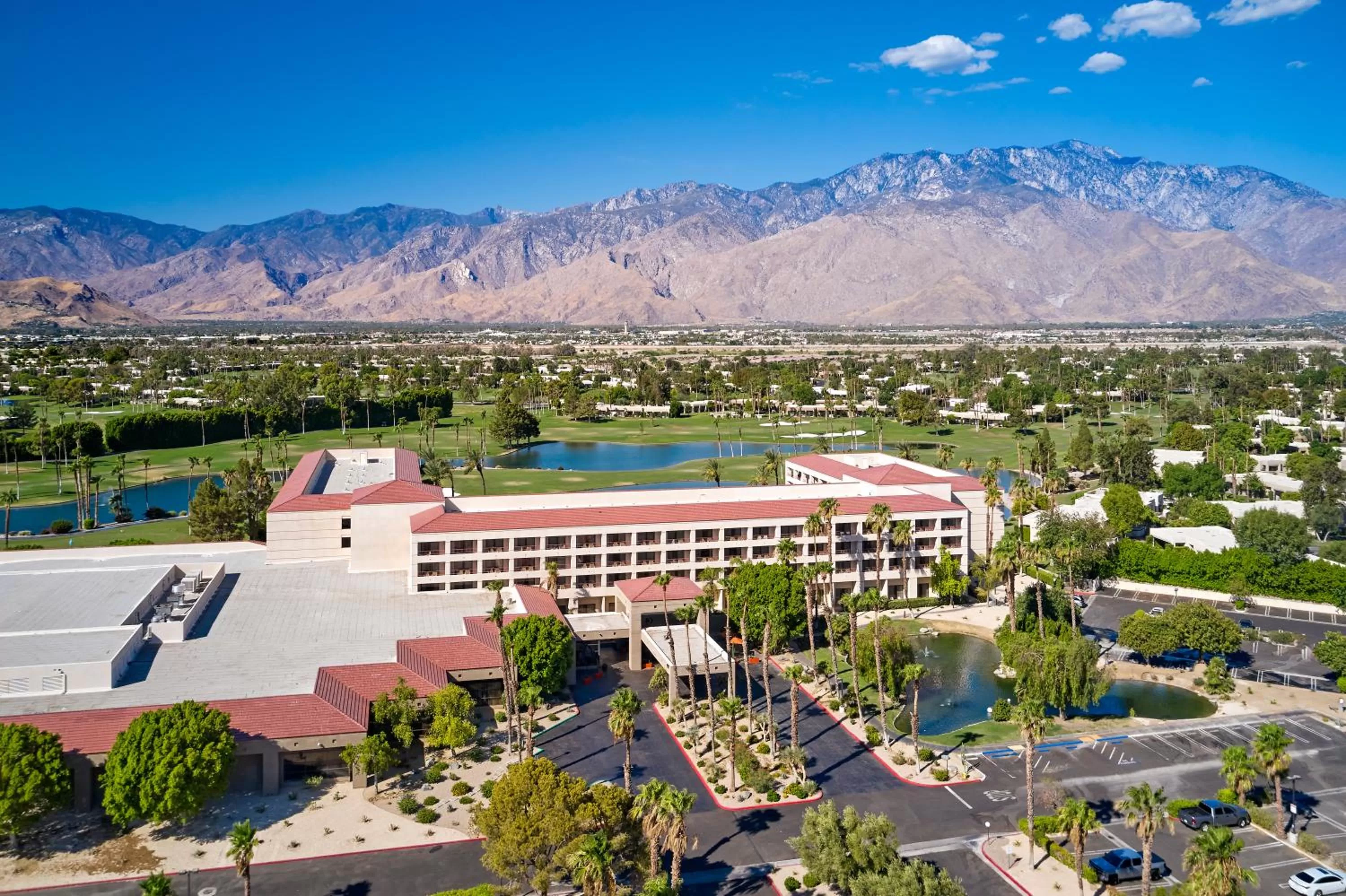 Property building in DoubleTree by Hilton Golf Resort Palm Springs