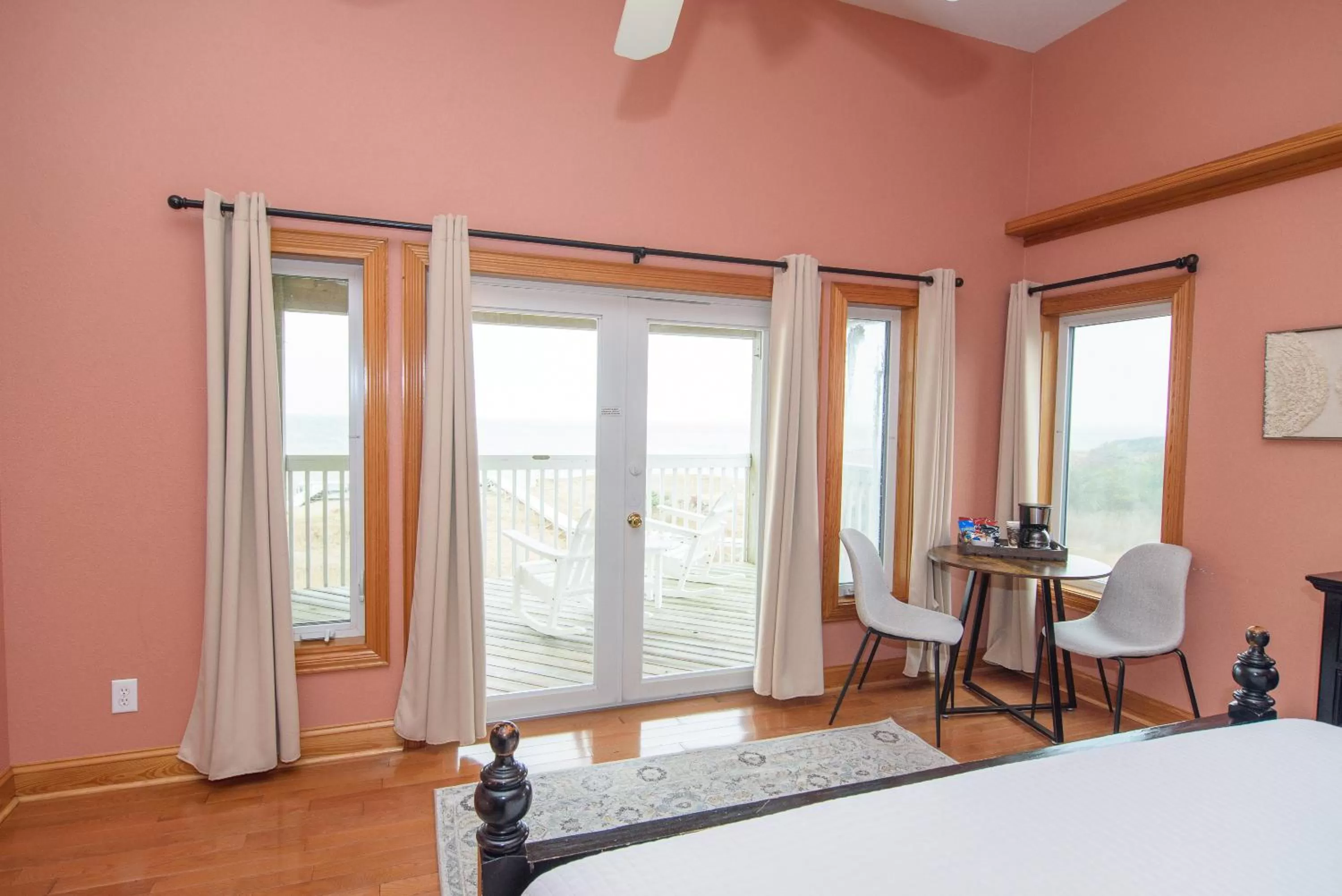 View (from property/room), Bed in The Inn on Pamlico Sound