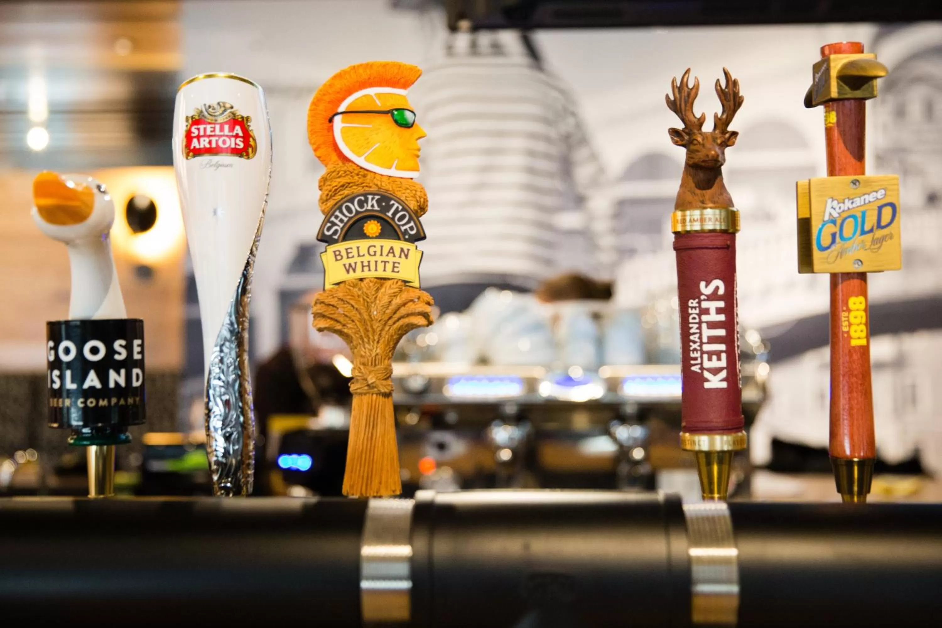 Lounge or bar in Holiday Inn Hotel & Suites Calgary South - Conference Ctr by IHG