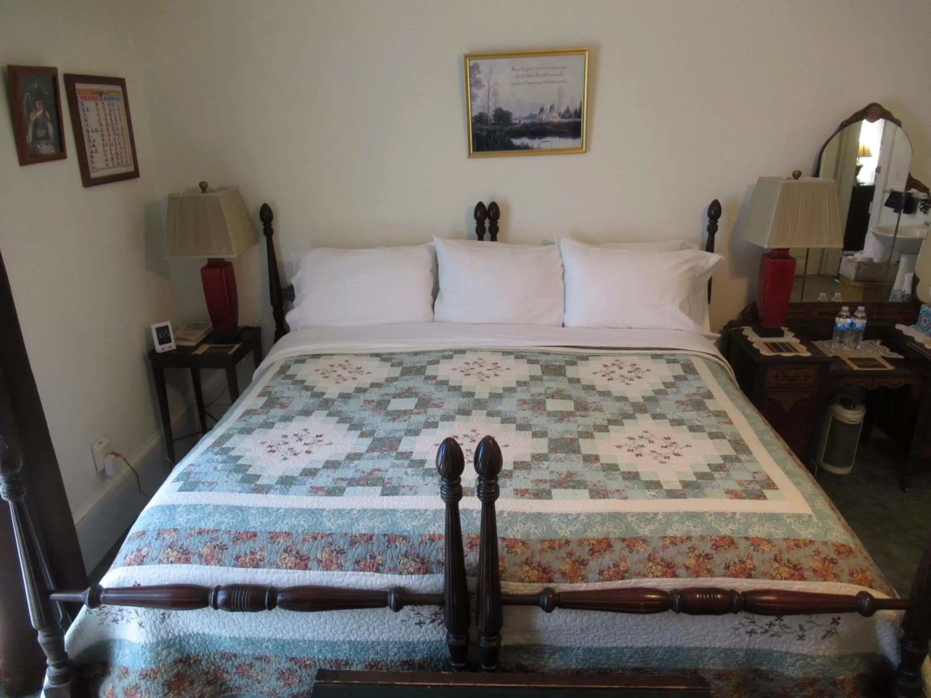 Standard King Room in Carrier Houses Bed & Breakfast Standard King Room in Carrier Houses Bed & Breakfast