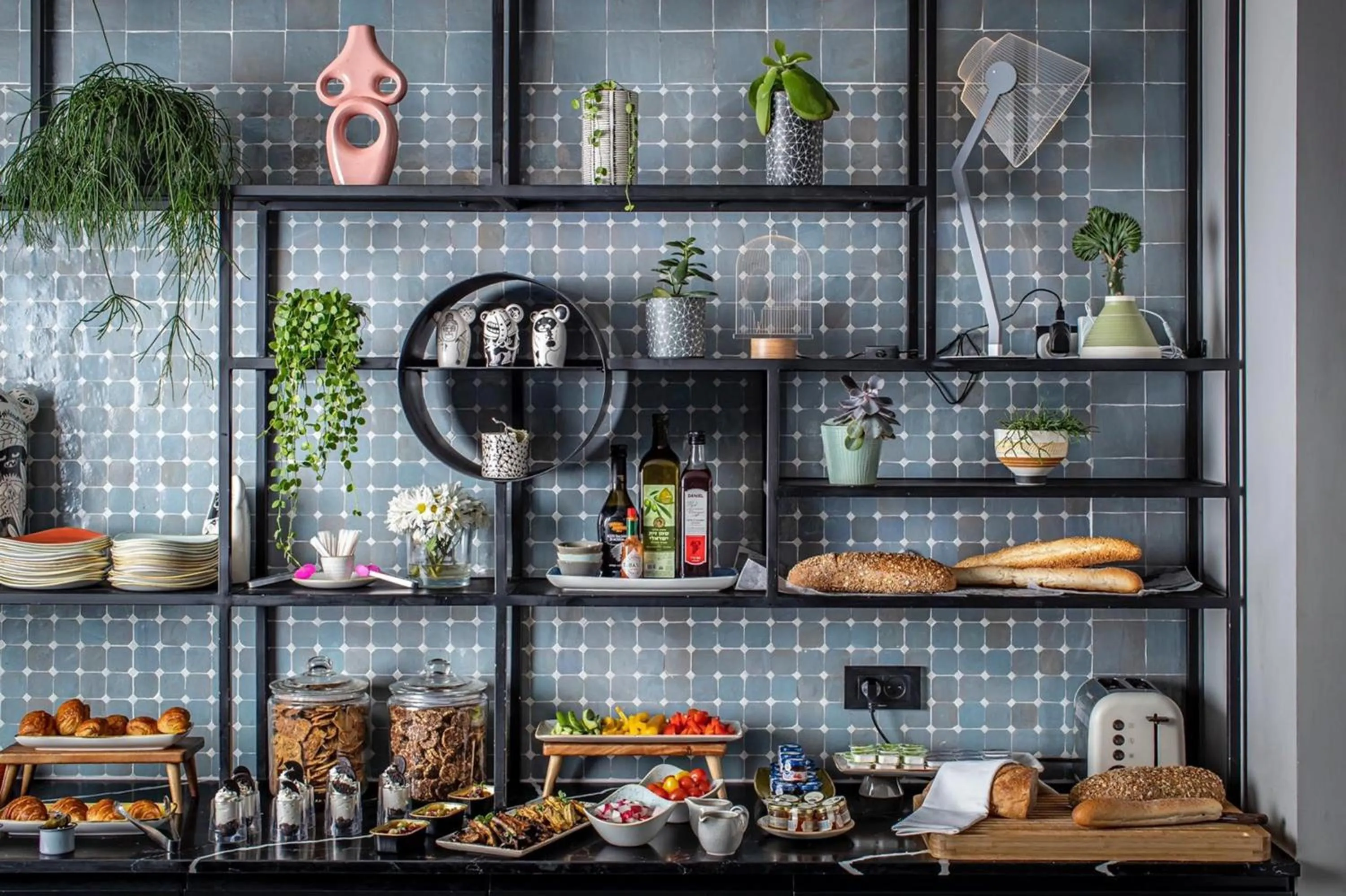 Restaurant/places to eat in The Muse Boutique Hotel Tel Aviv