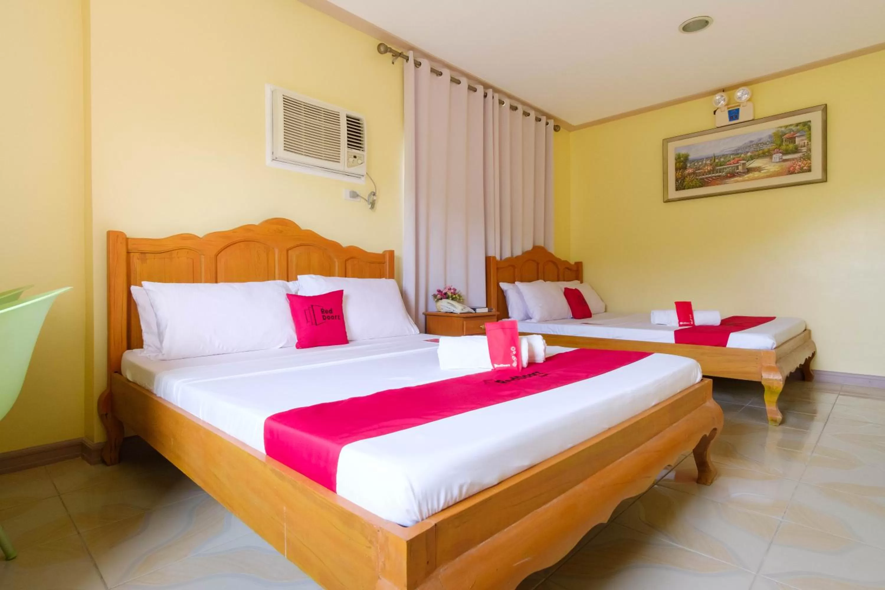 Bed in RedDoorz Plus @ Manalo Extension Palawan