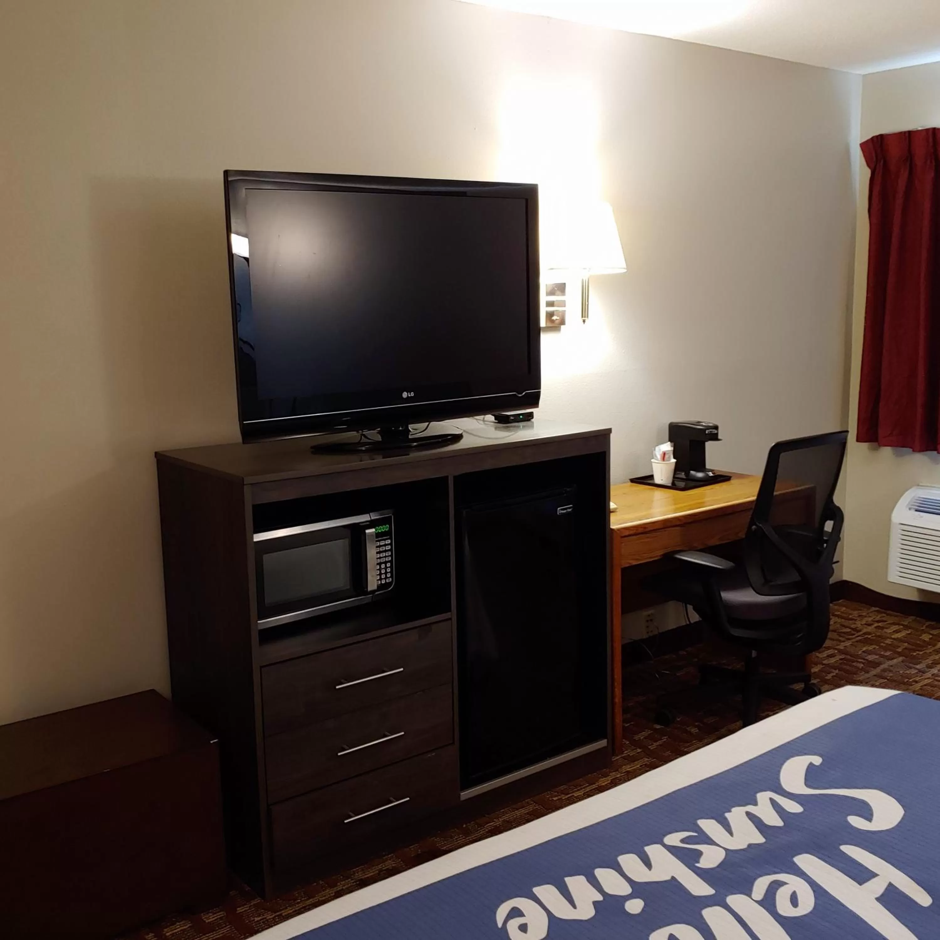 Bed in Days Inn by Wyndham West-Eau Claire