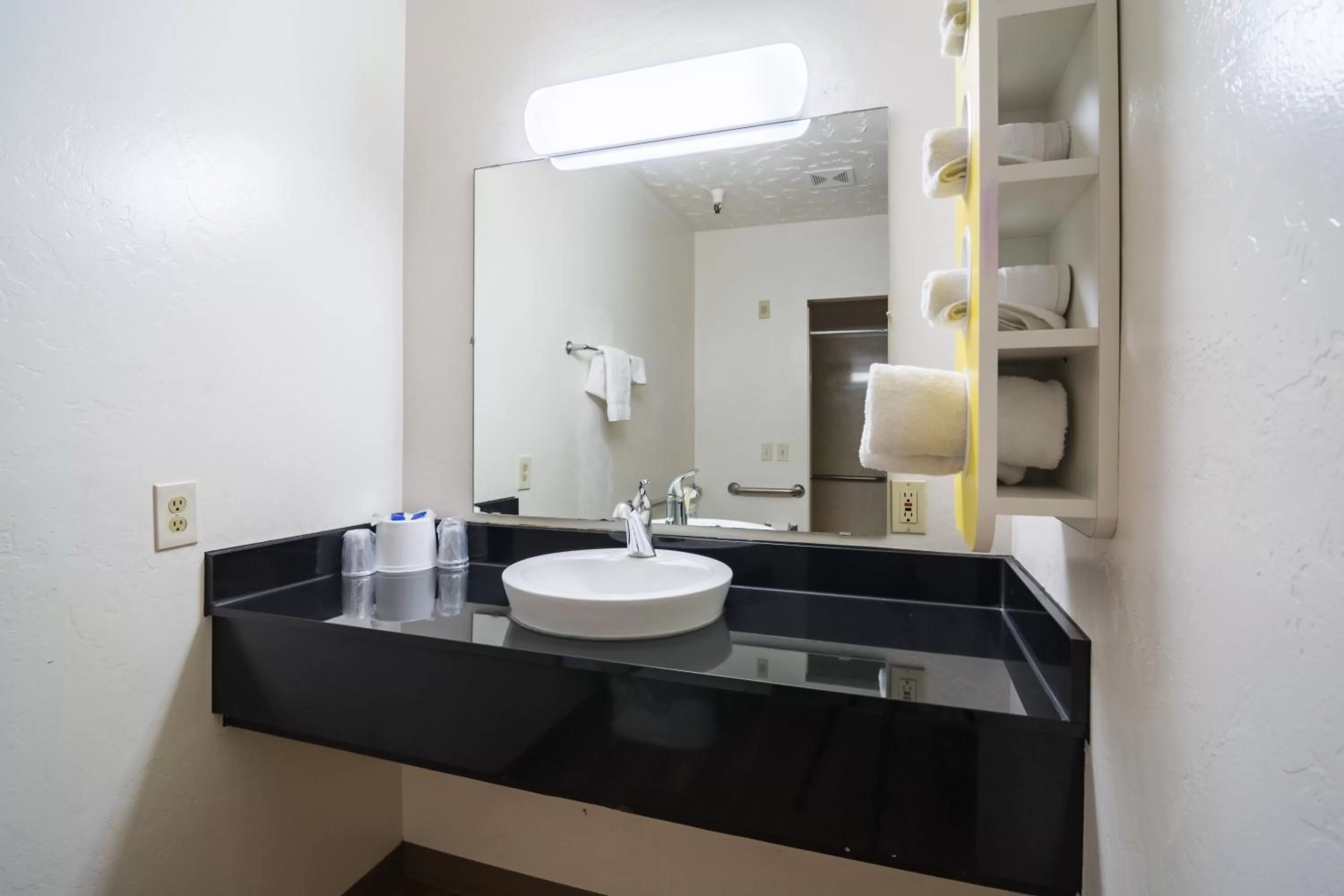 Bathroom in Motel 6-Globe, AZ