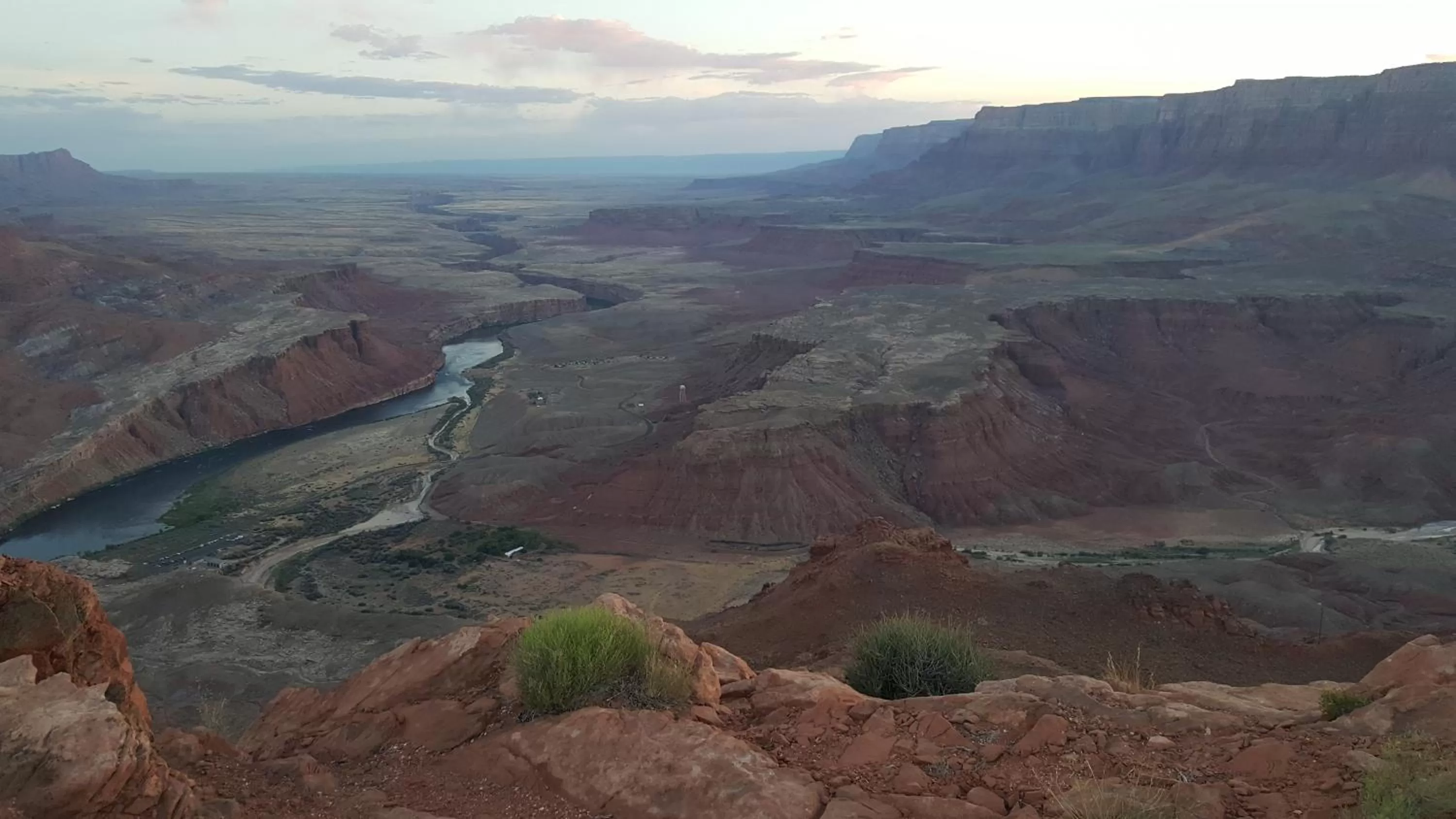 Natural landscape in Lake Powell Canyon Inn