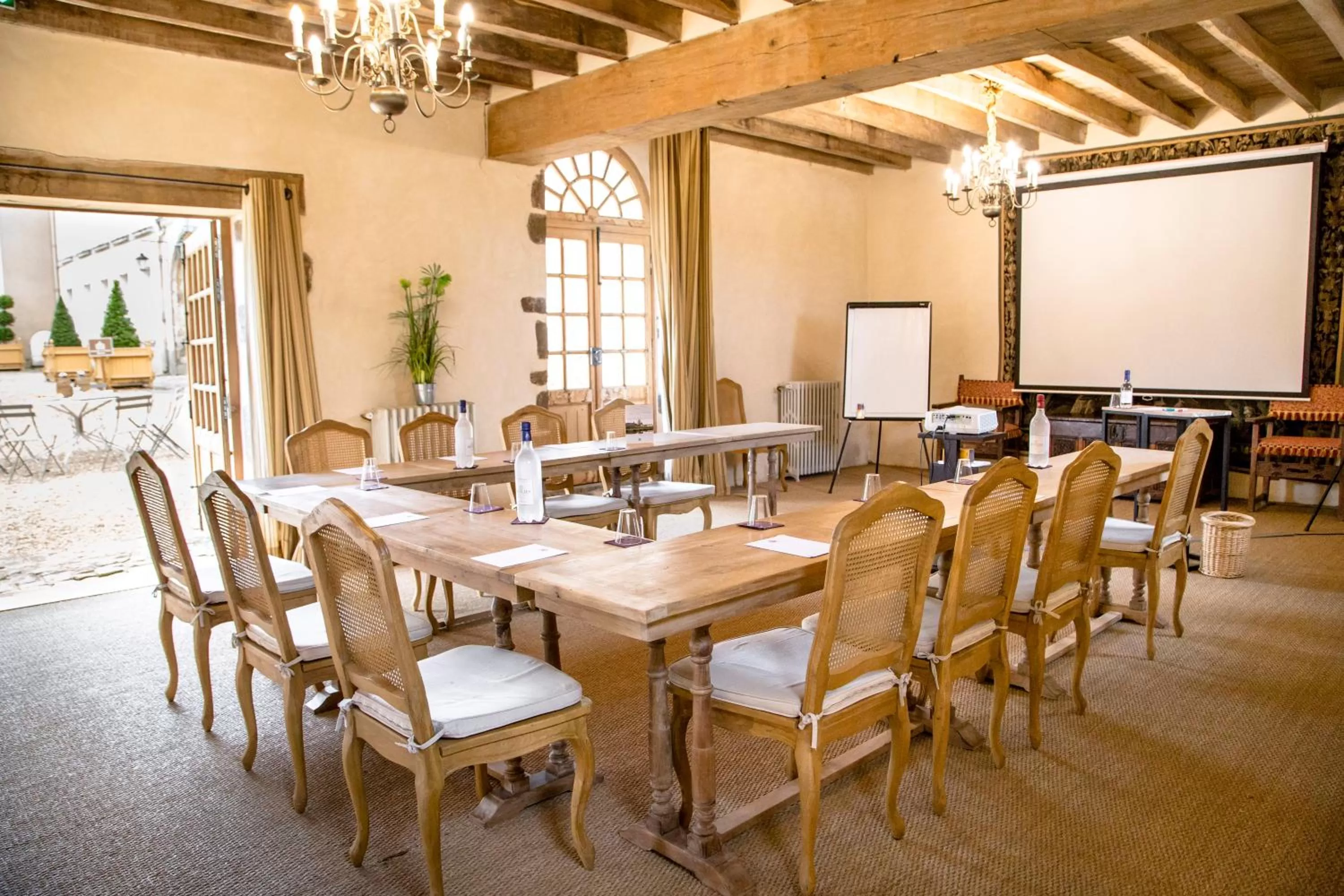 Meeting/conference room in Hôtel du Domaine de La Groirie - Le Mans