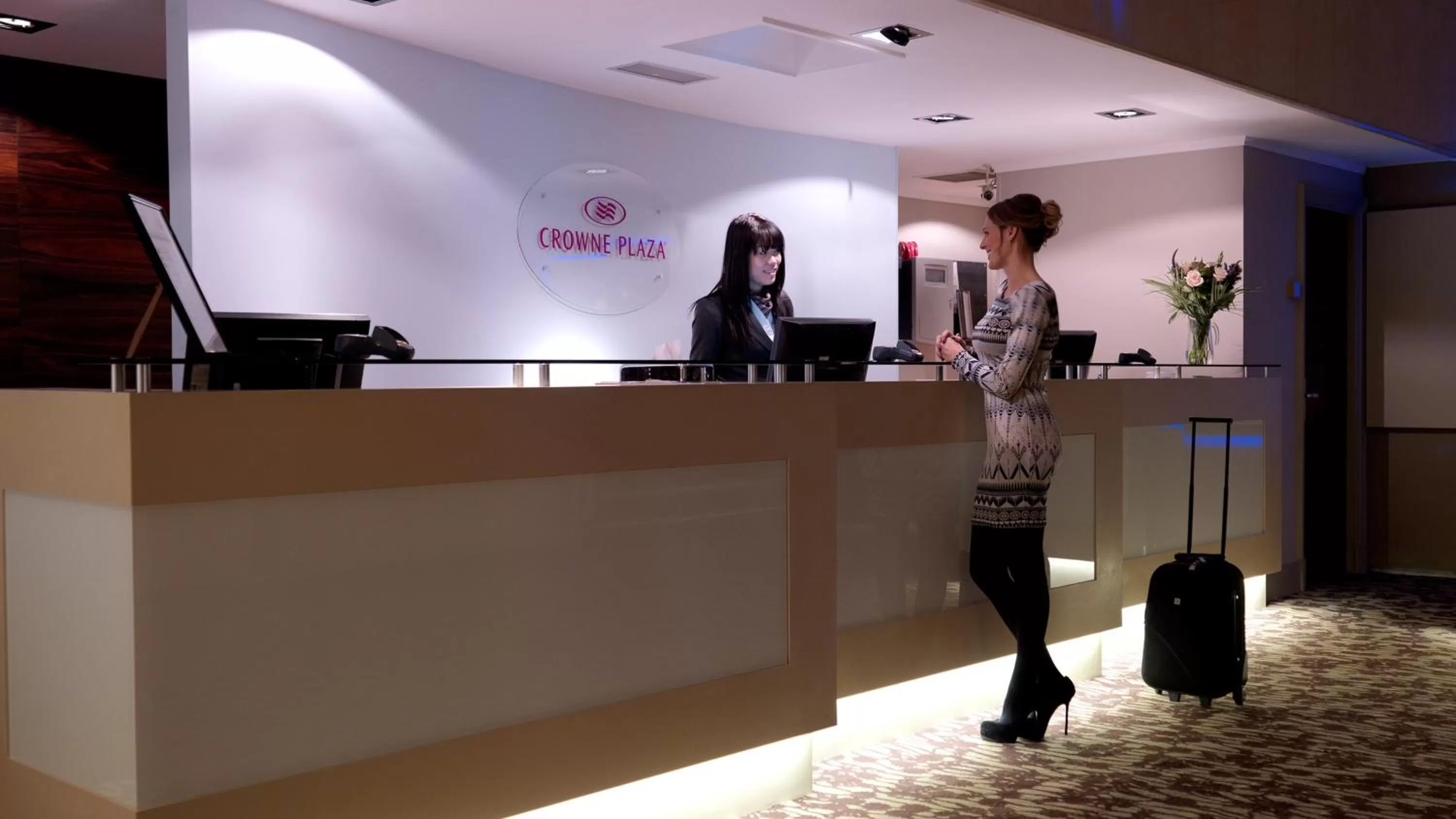 Lobby or reception in Crowne Plaza Chester by IHG