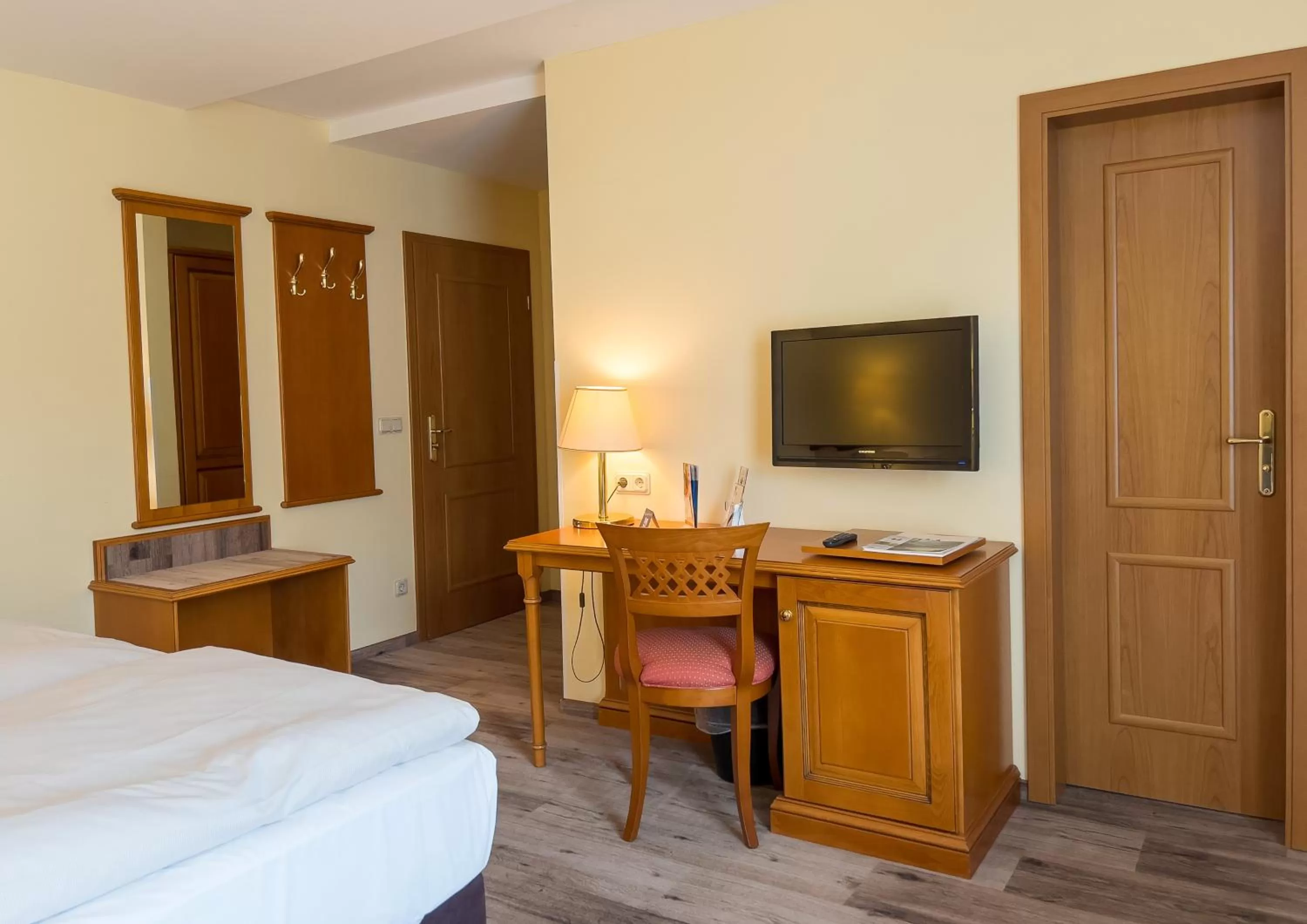 TV and multimedia, Bed in Hotel Landhaus Wörlitzer Hof