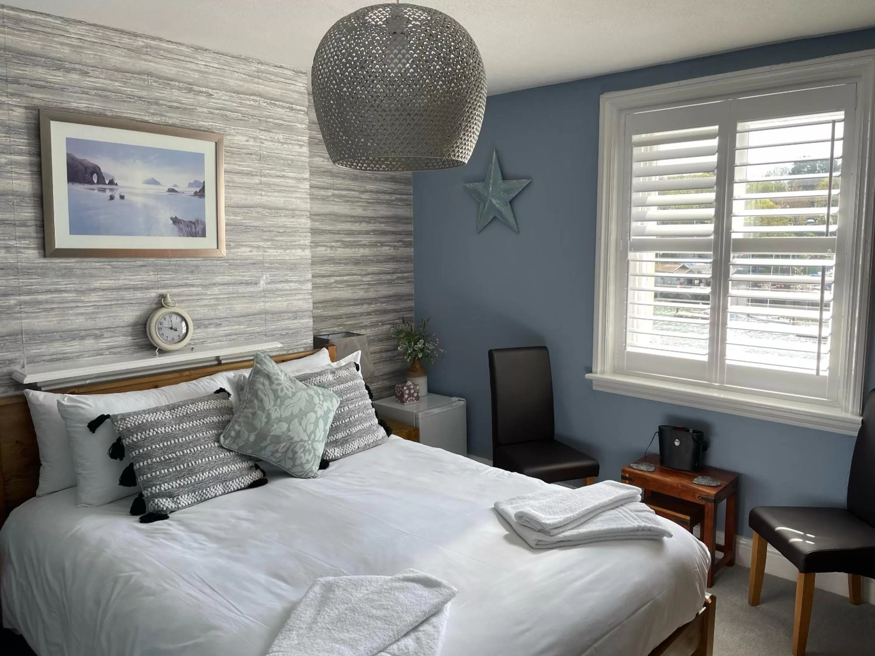 Standard King Room in Lantana Guest House