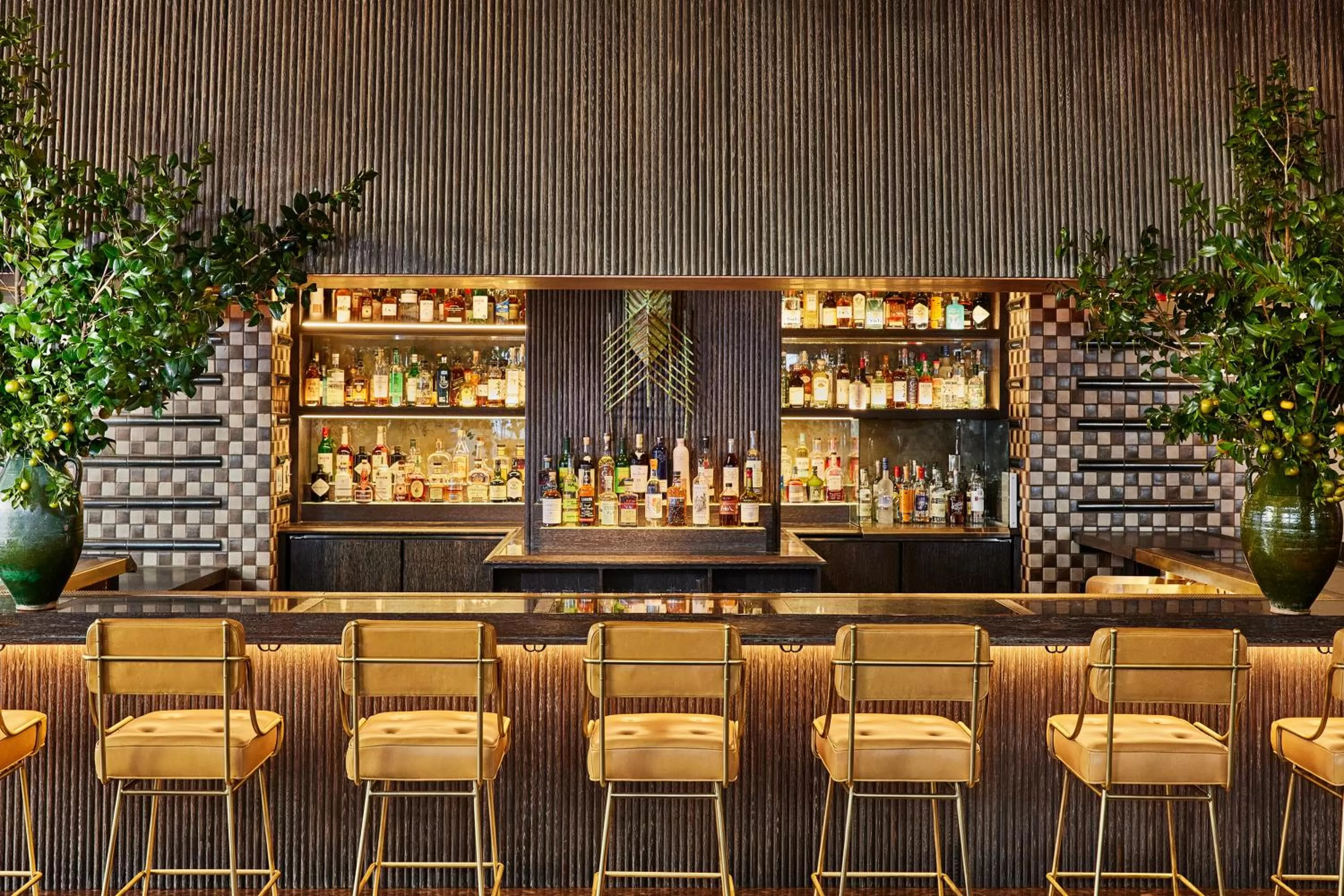 Lounge or bar in Downtown Los Angeles Proper Hotel, a Member of Design Hotels