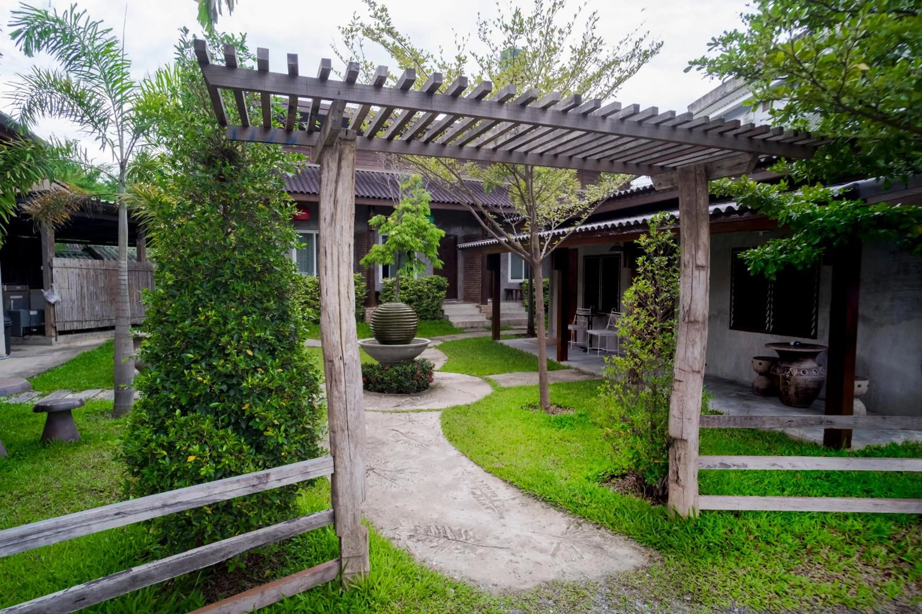 Day in Home Inn Pai Garden