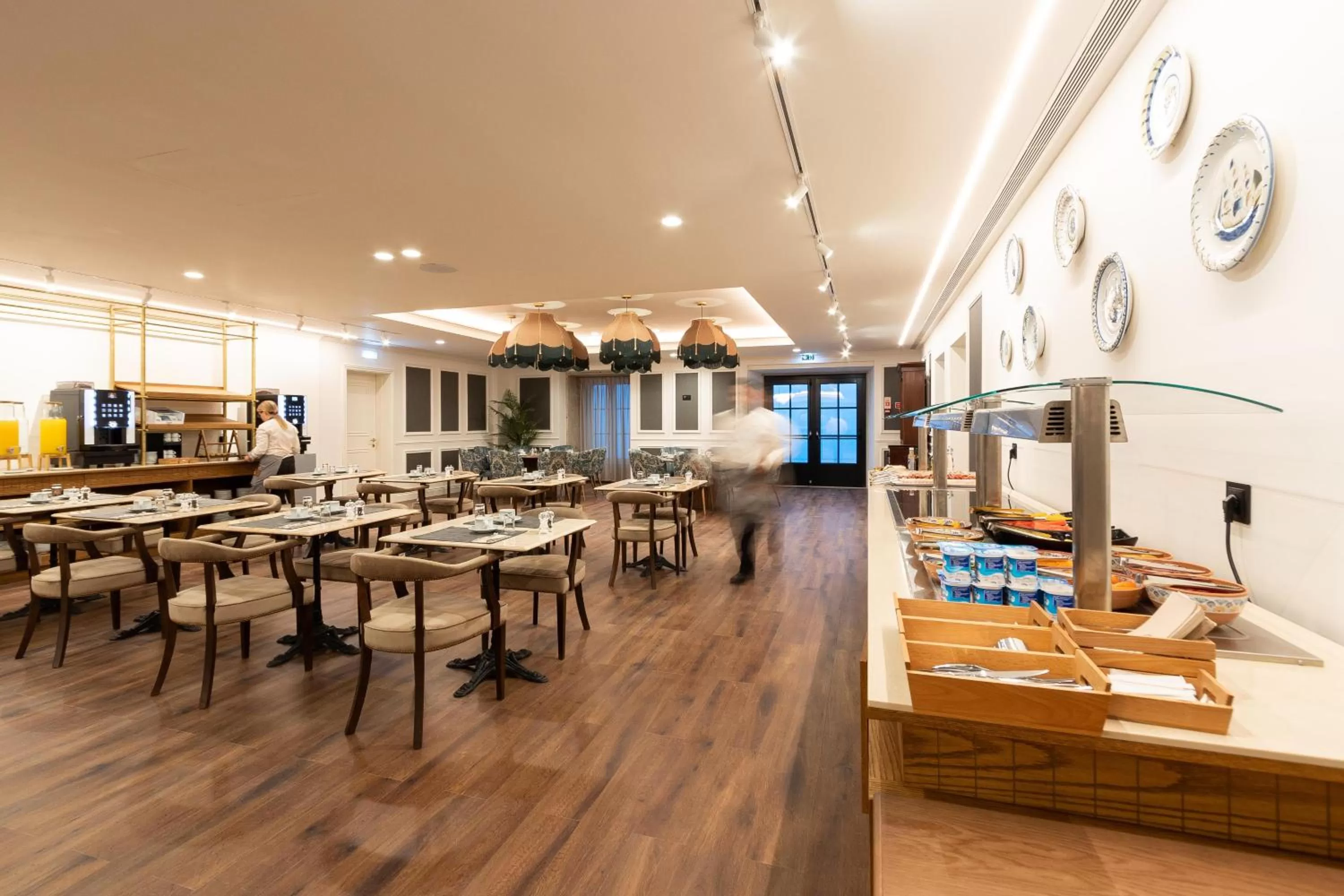 Restaurant/places to eat in AP Dona Aninhas