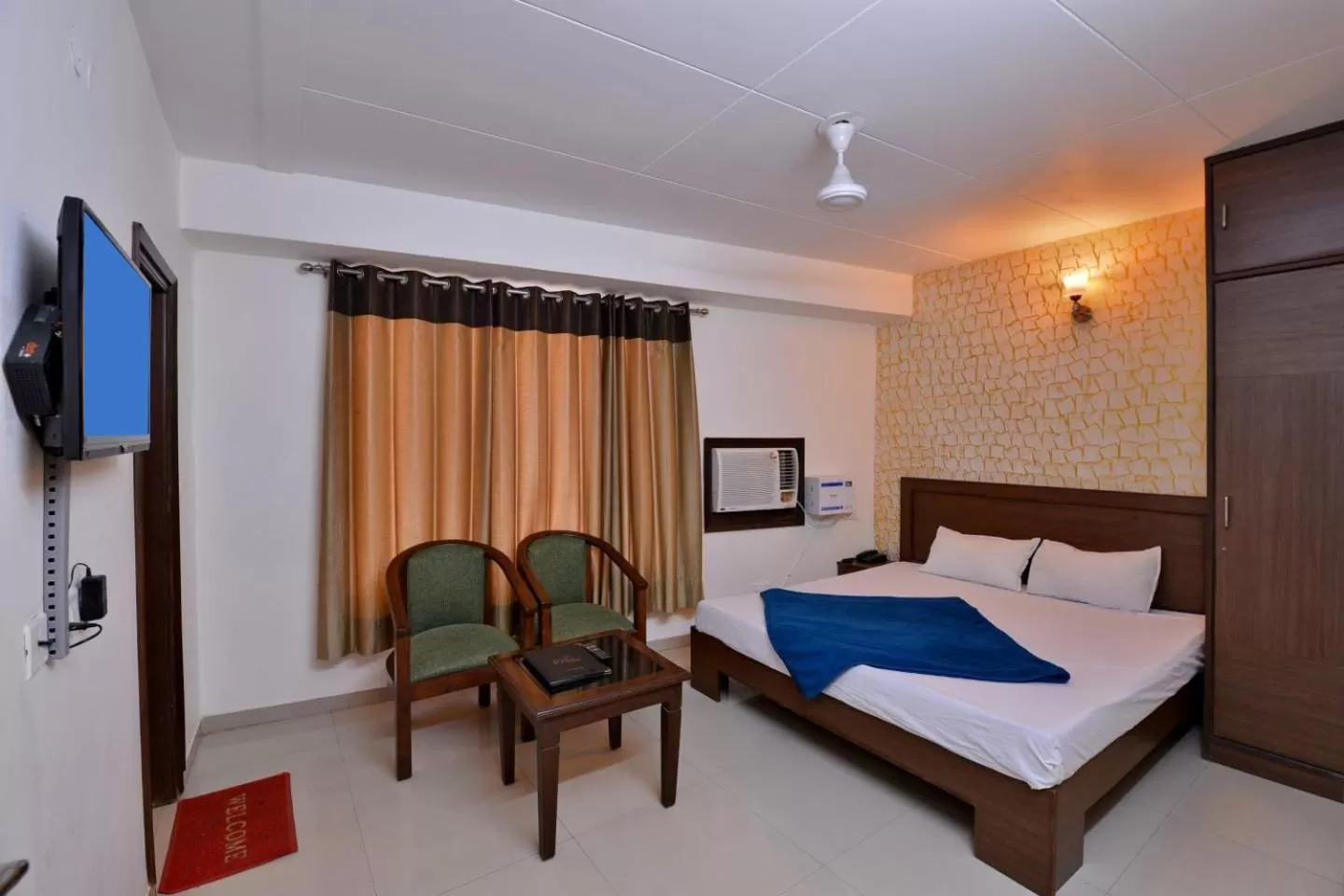 Bedroom, Bed in Hotel Pride