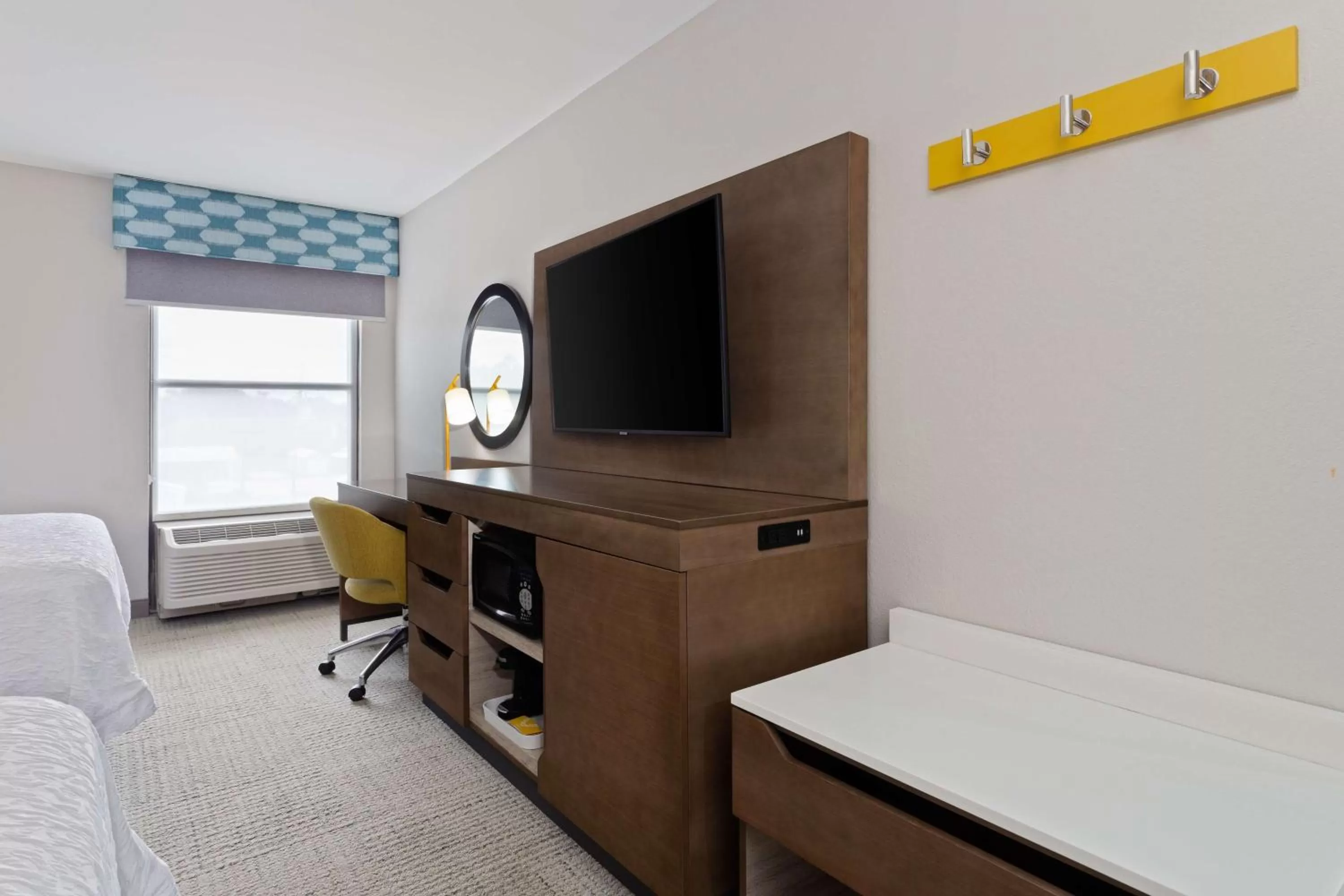 Bedroom, Bed in Hampton Inn Perry