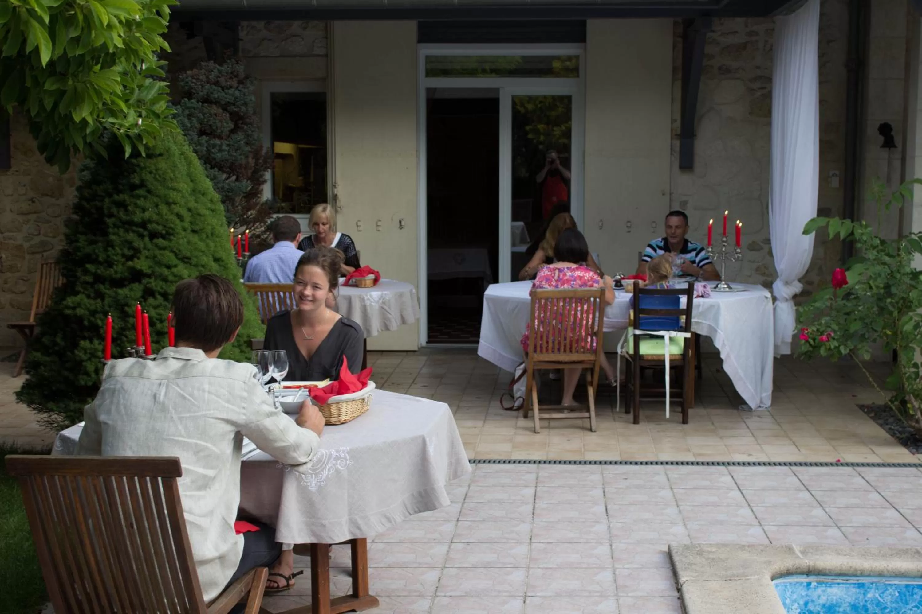 Restaurant/places to eat in Château la Moune