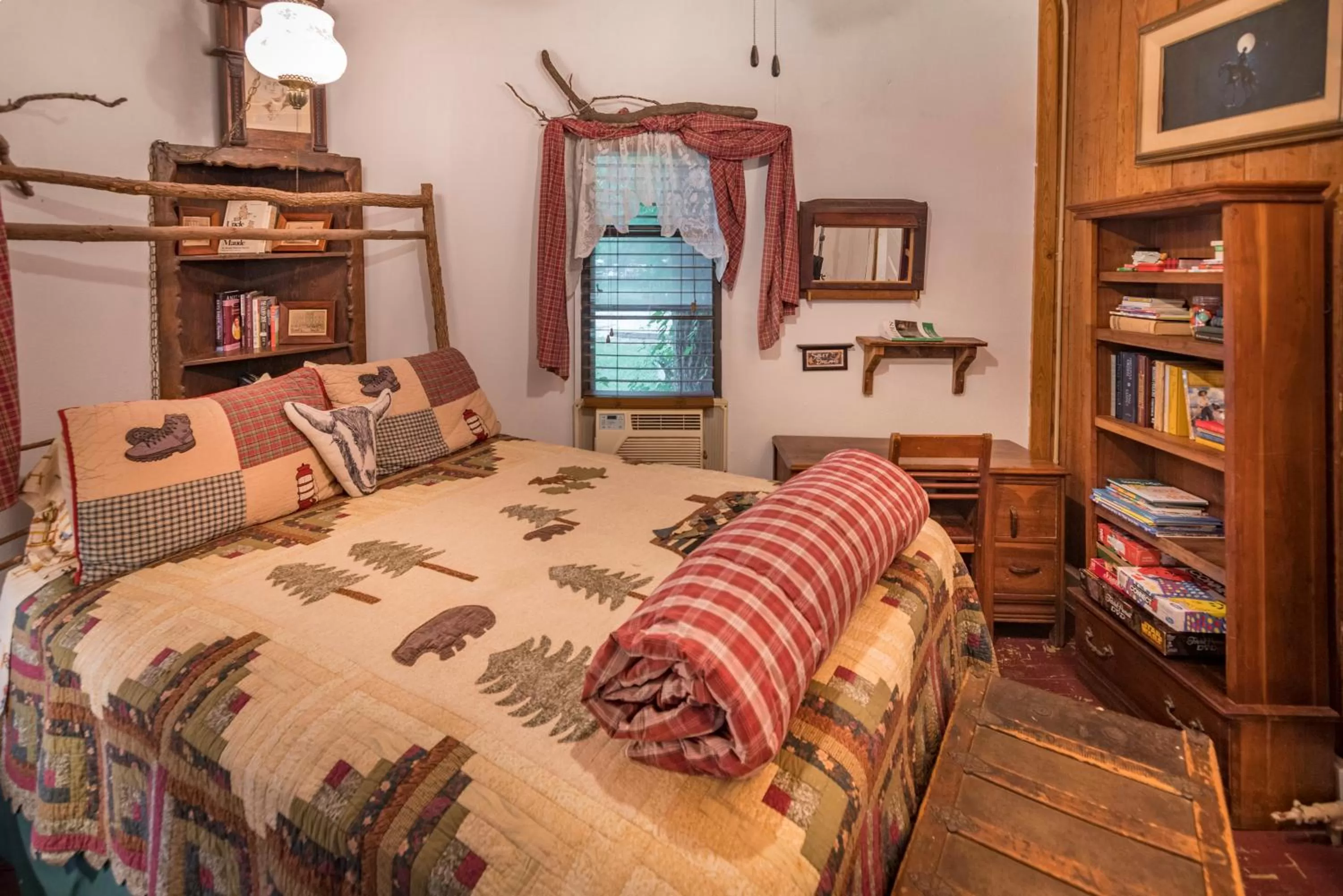 Bed in Country Woods Inn