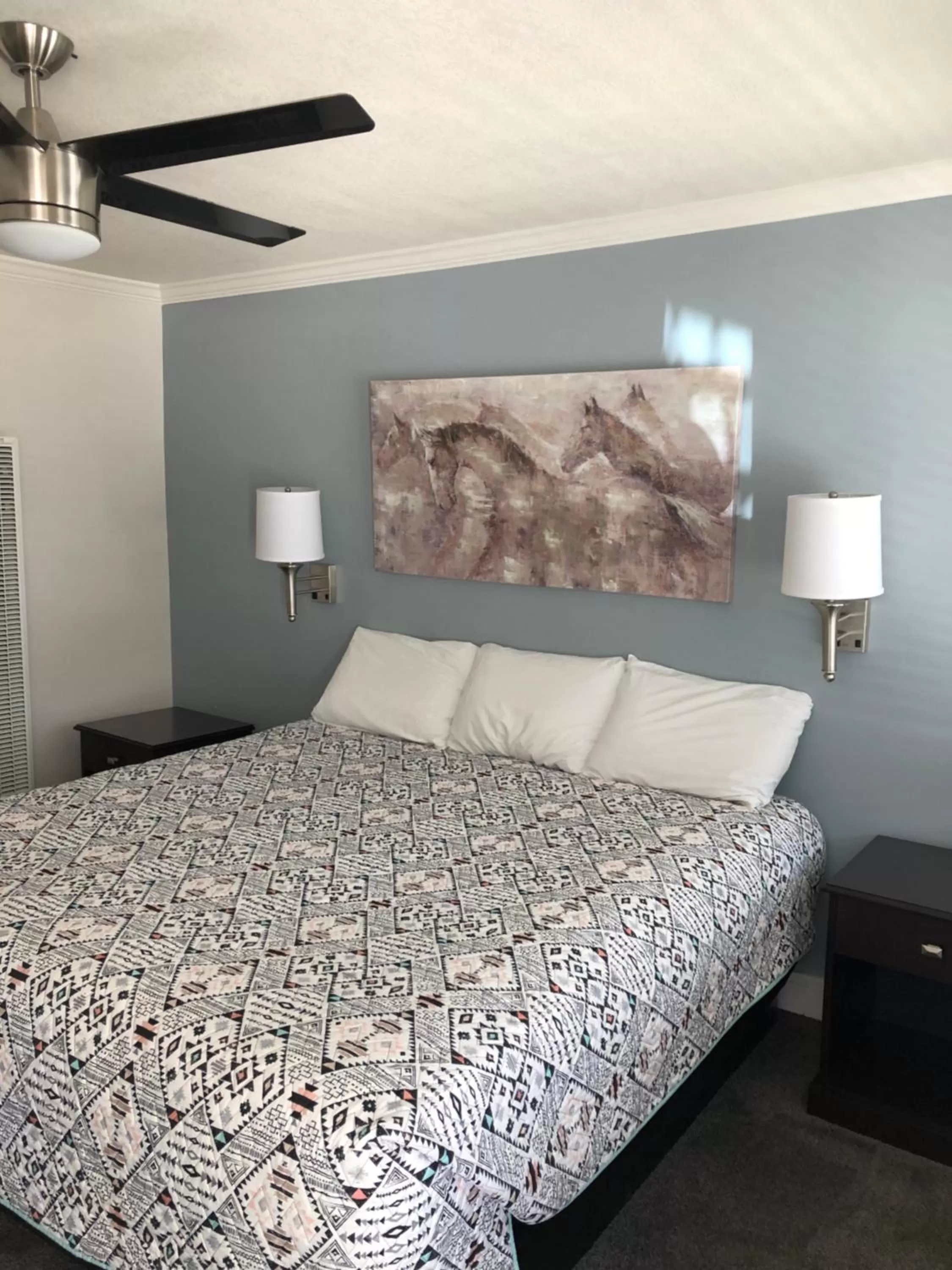 Bed in El Rancho Motel