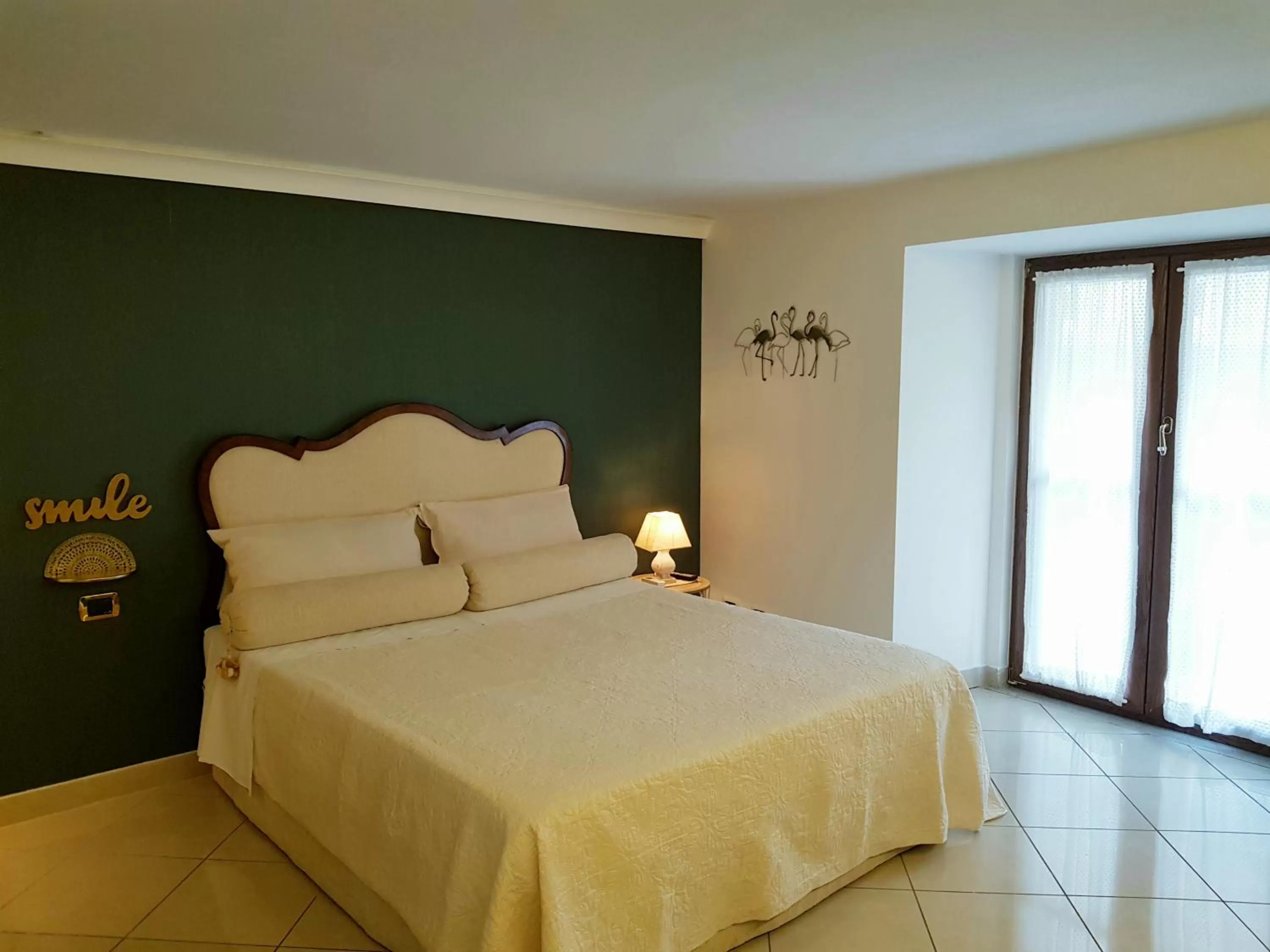 Bed in Medina Central