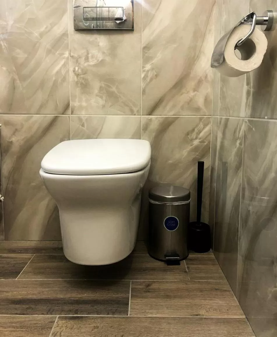 Toilet in Eduard Hotel