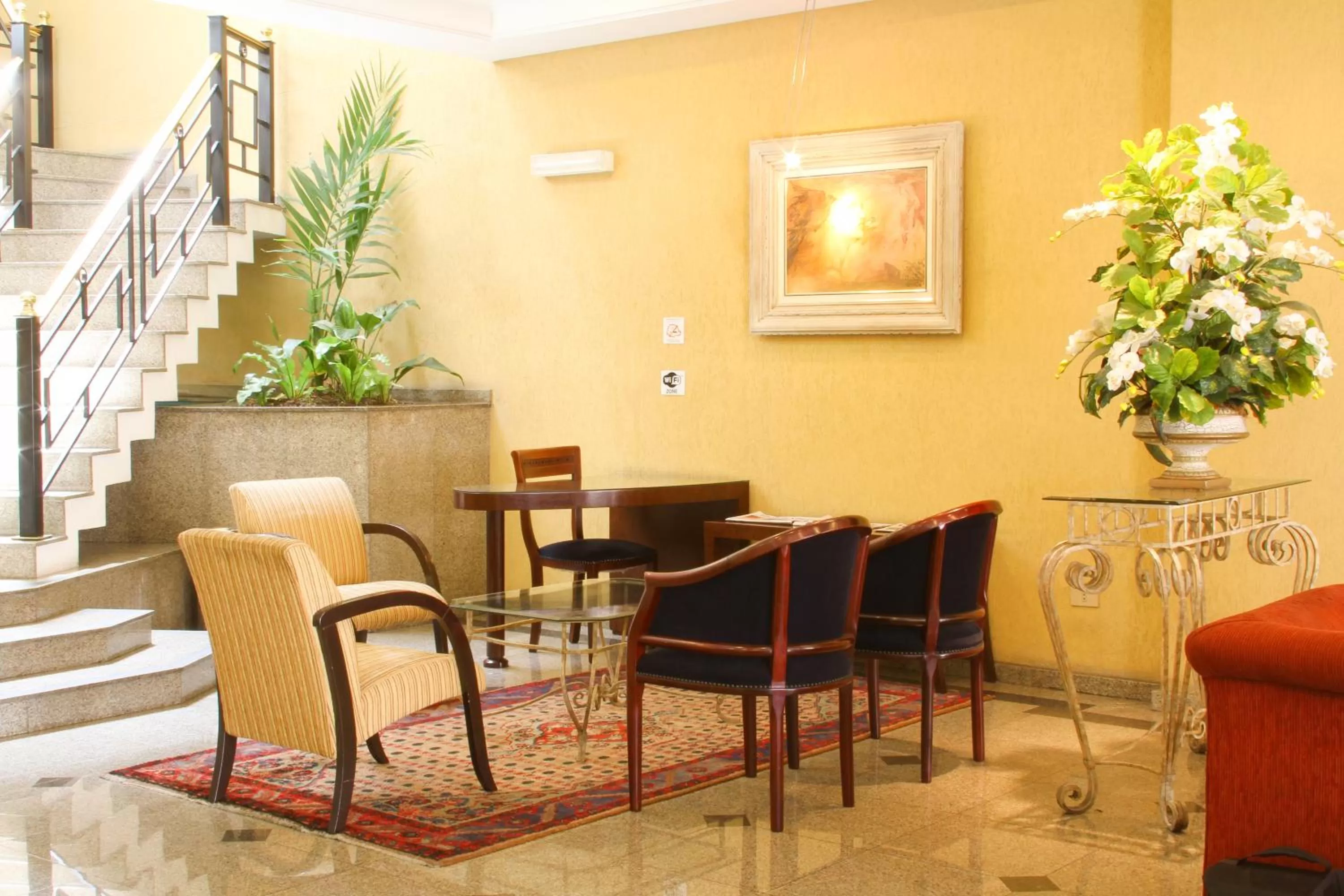 Lobby or reception in Trevi Hotel e Business