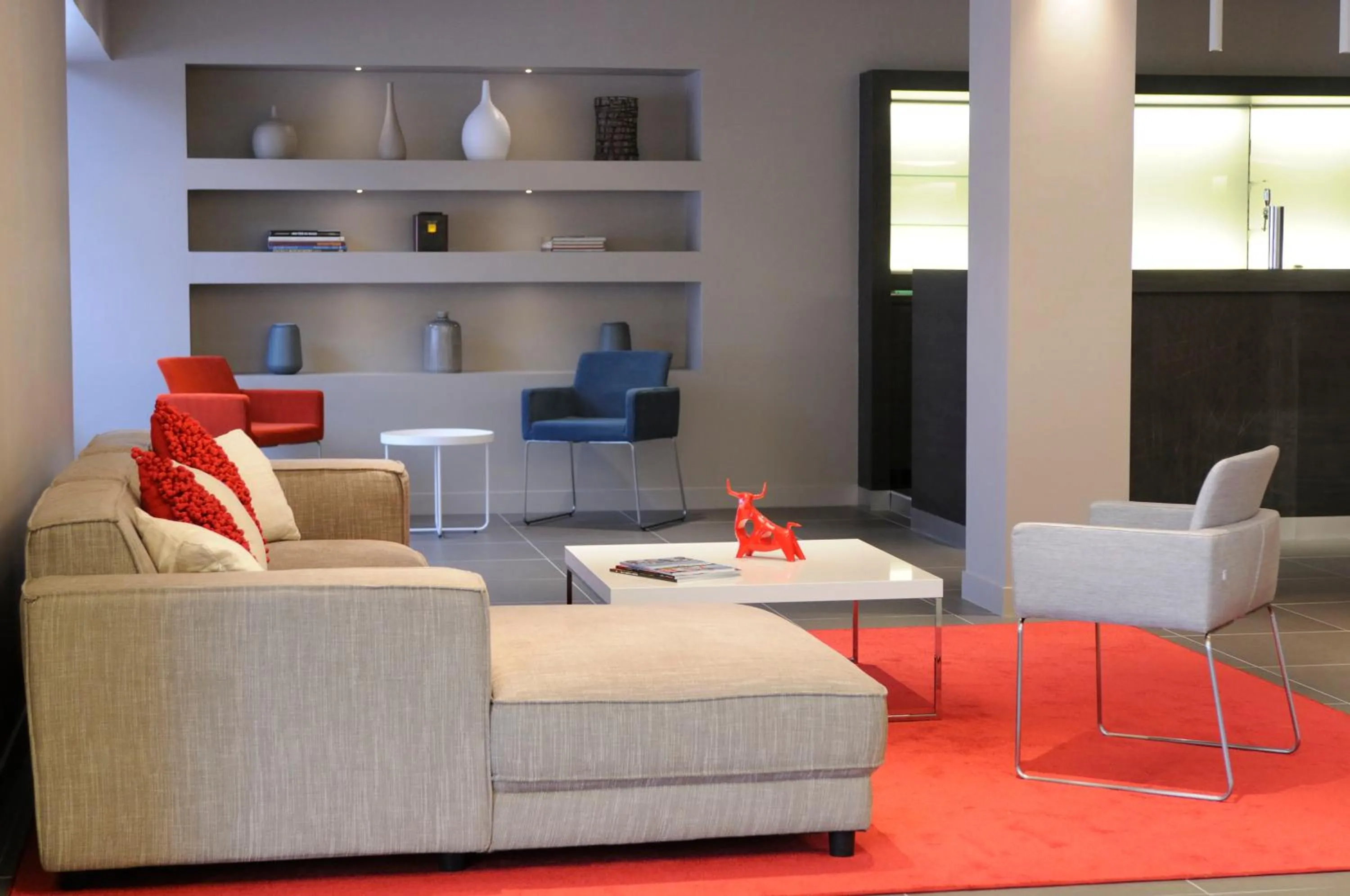 Lounge or bar in Best Western Plus Hôtel & Spa de Chassieu