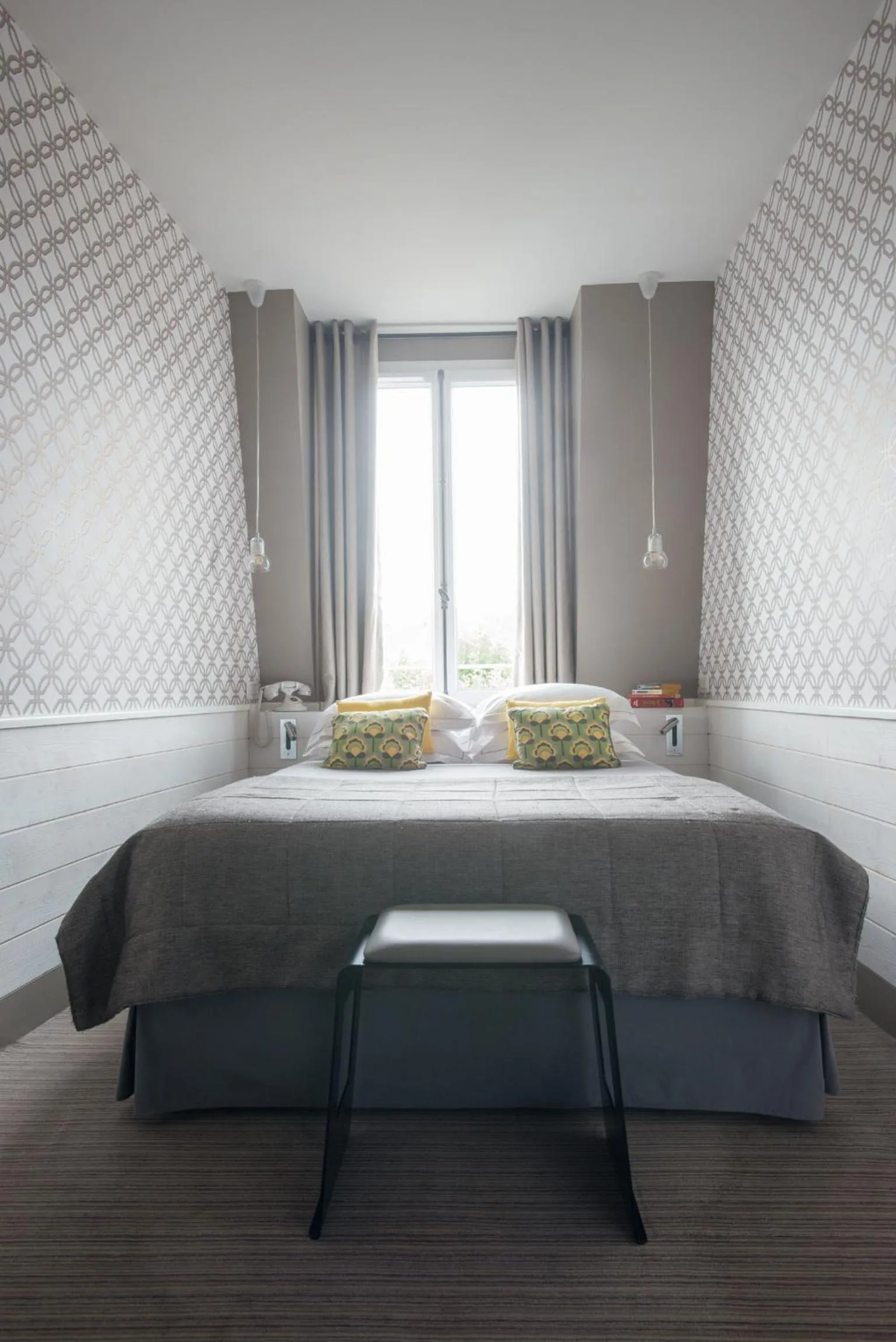 Photo of the whole room, Bed in Apollon Montparnasse