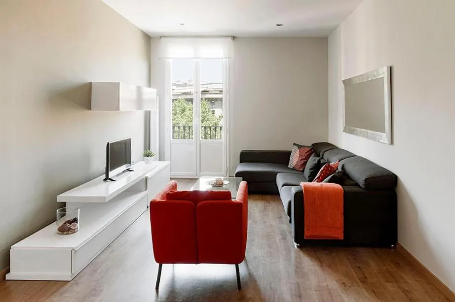 Apartment with Balcony in Arago312 Apartments