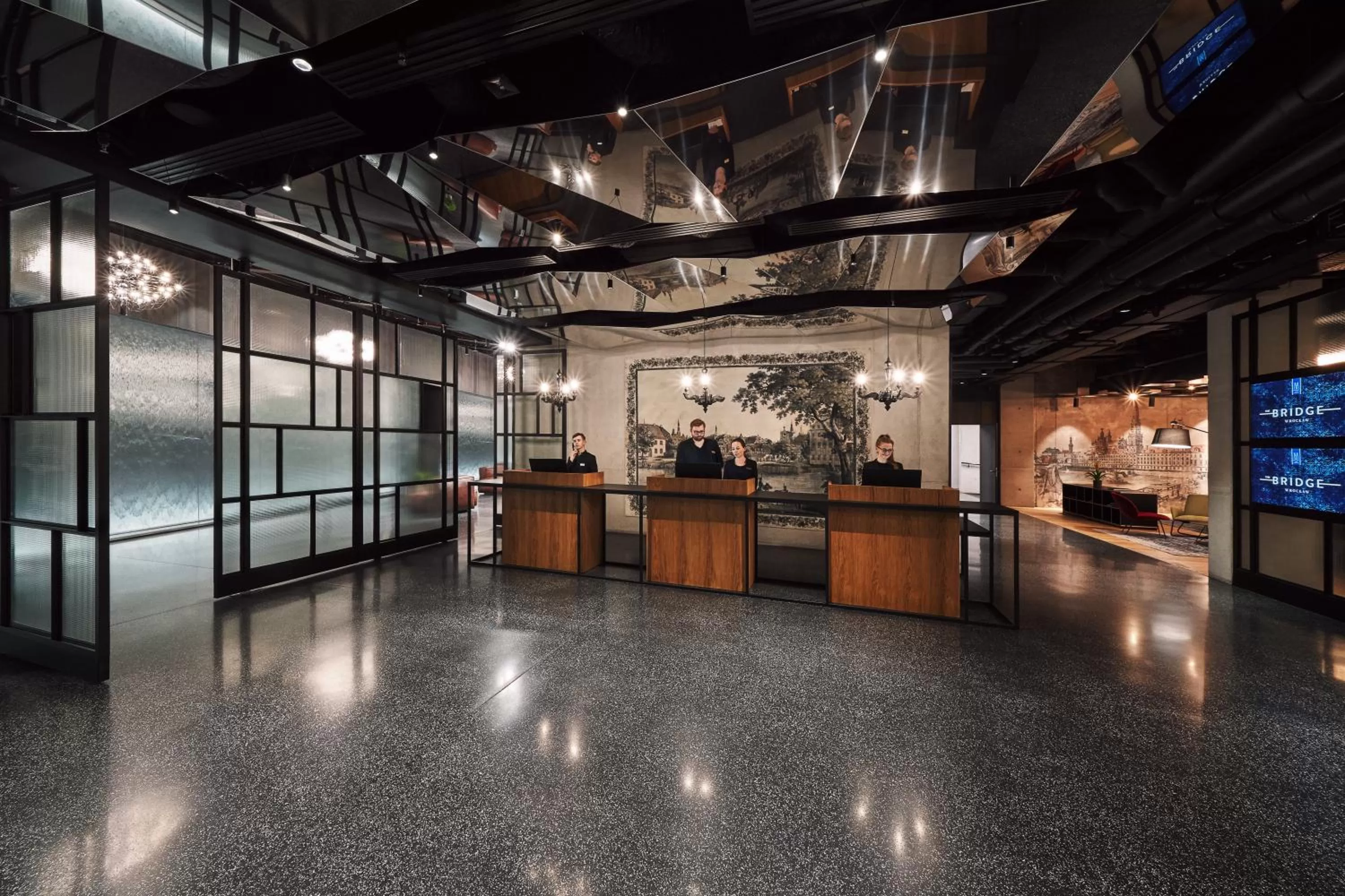 Staff in The Bridge Wroclaw - MGallery