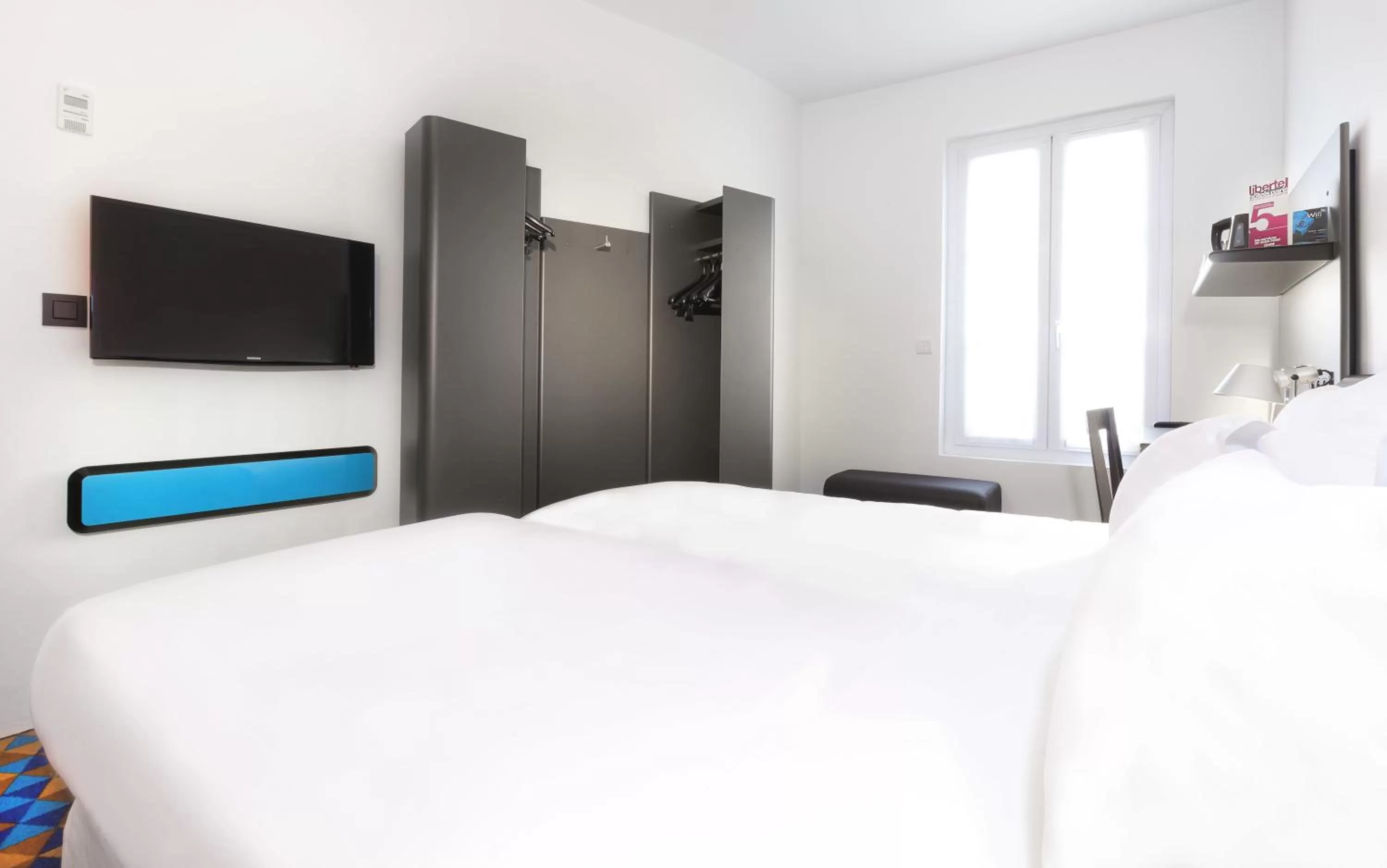 Bed in Libertel Montmartre Opéra