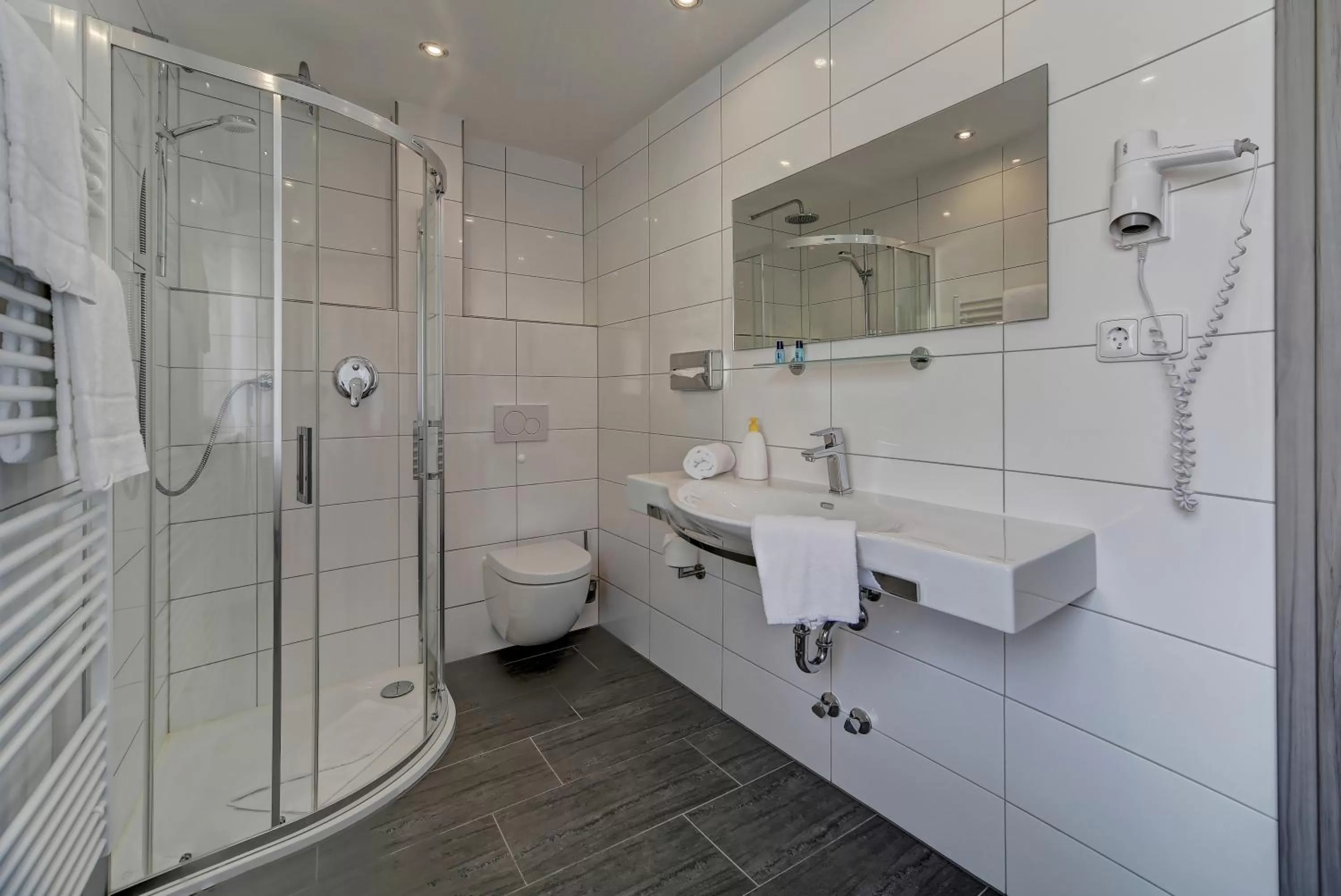 Shower in Hotel Post