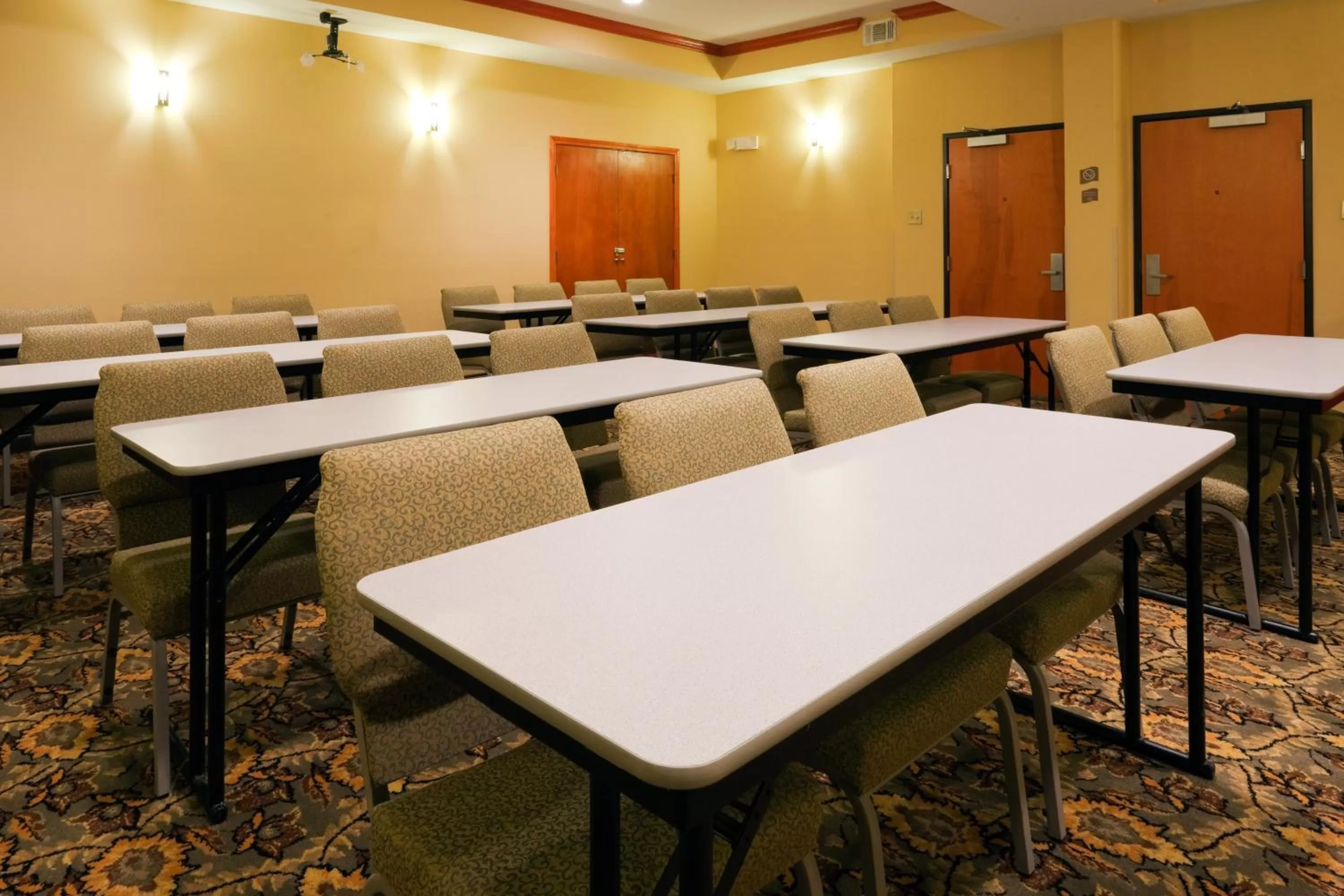 Meeting/conference room in Holiday Inn Express Hotel and Suites Fairfield-North by IHG