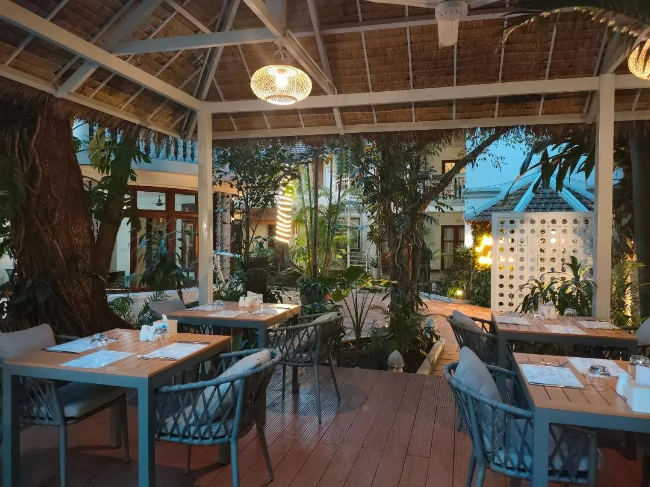 Restaurant/places to eat in Jungle Addition