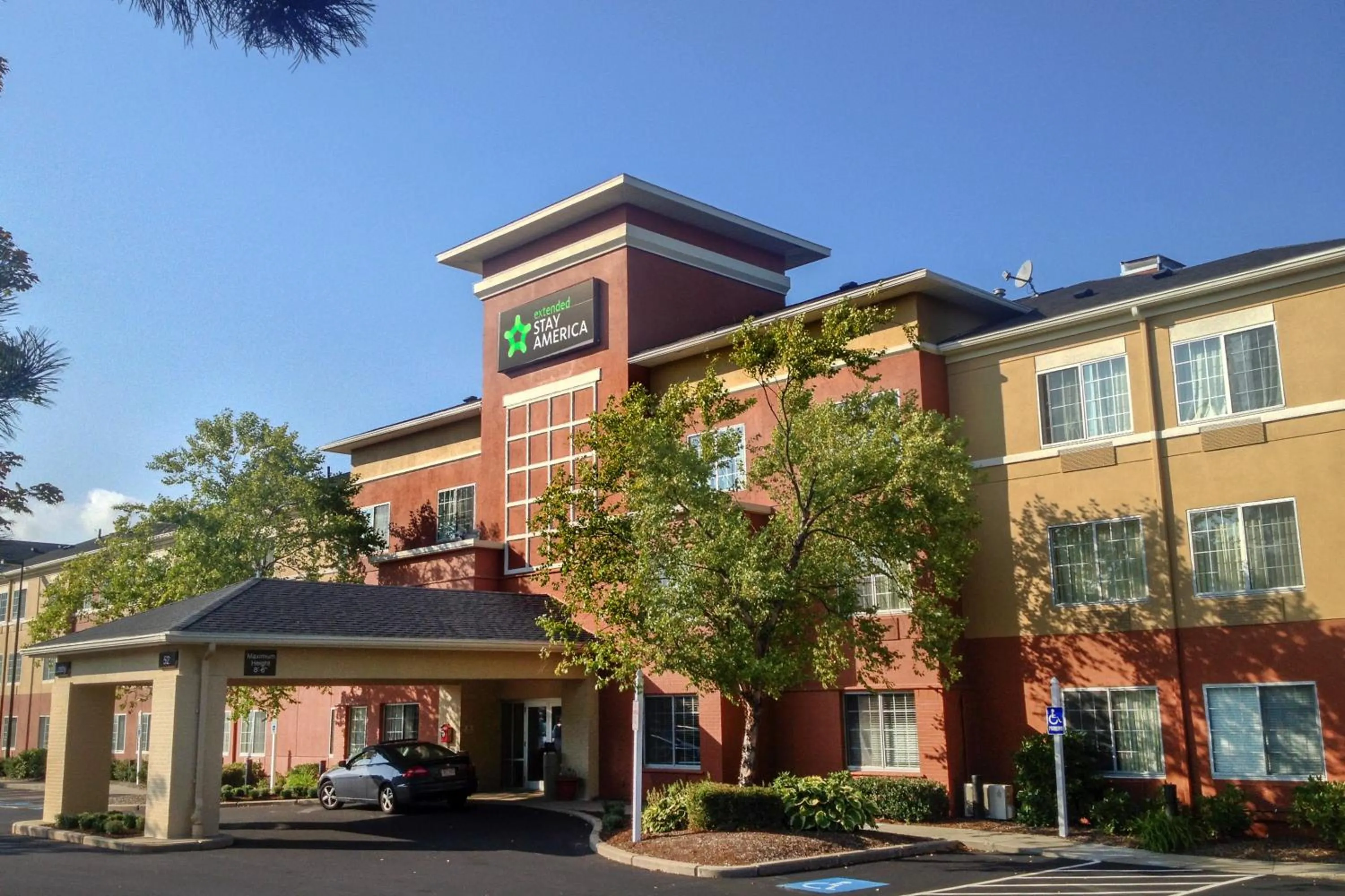 Property building in Extended Stay America Suites - Boston - Waltham - 52 4th Ave