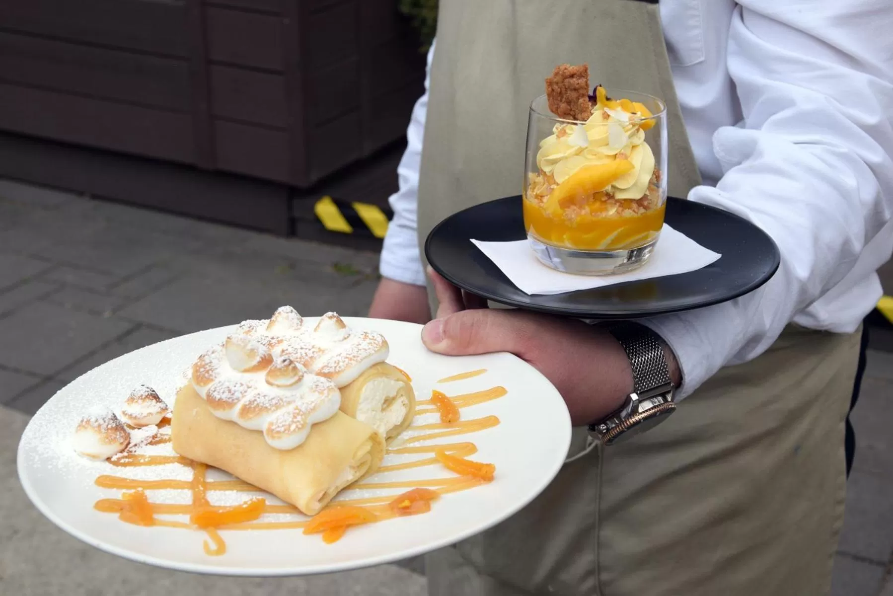 Restaurant/places to eat in Villa Hotel