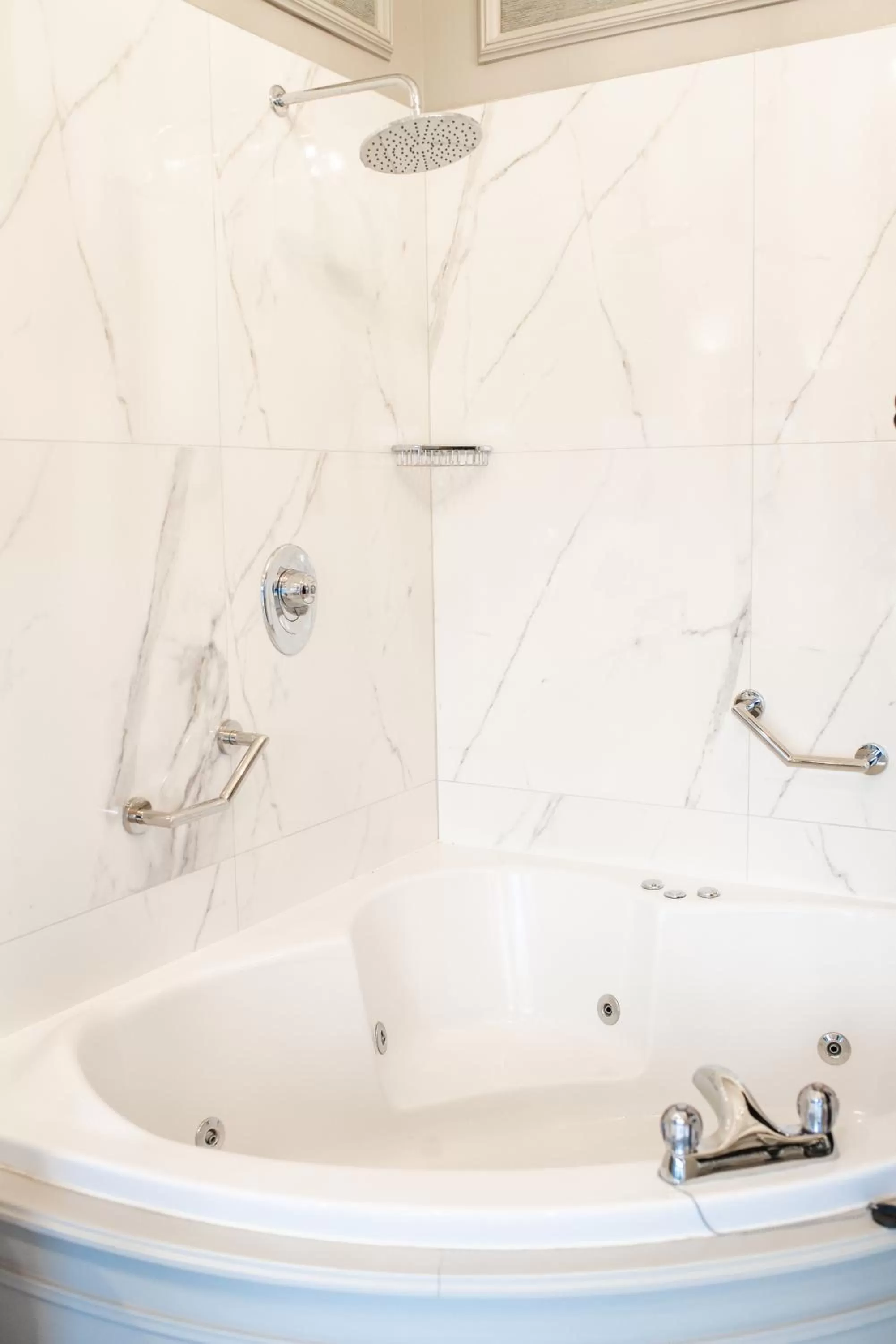 Bathroom in Errigal Country House Hotel