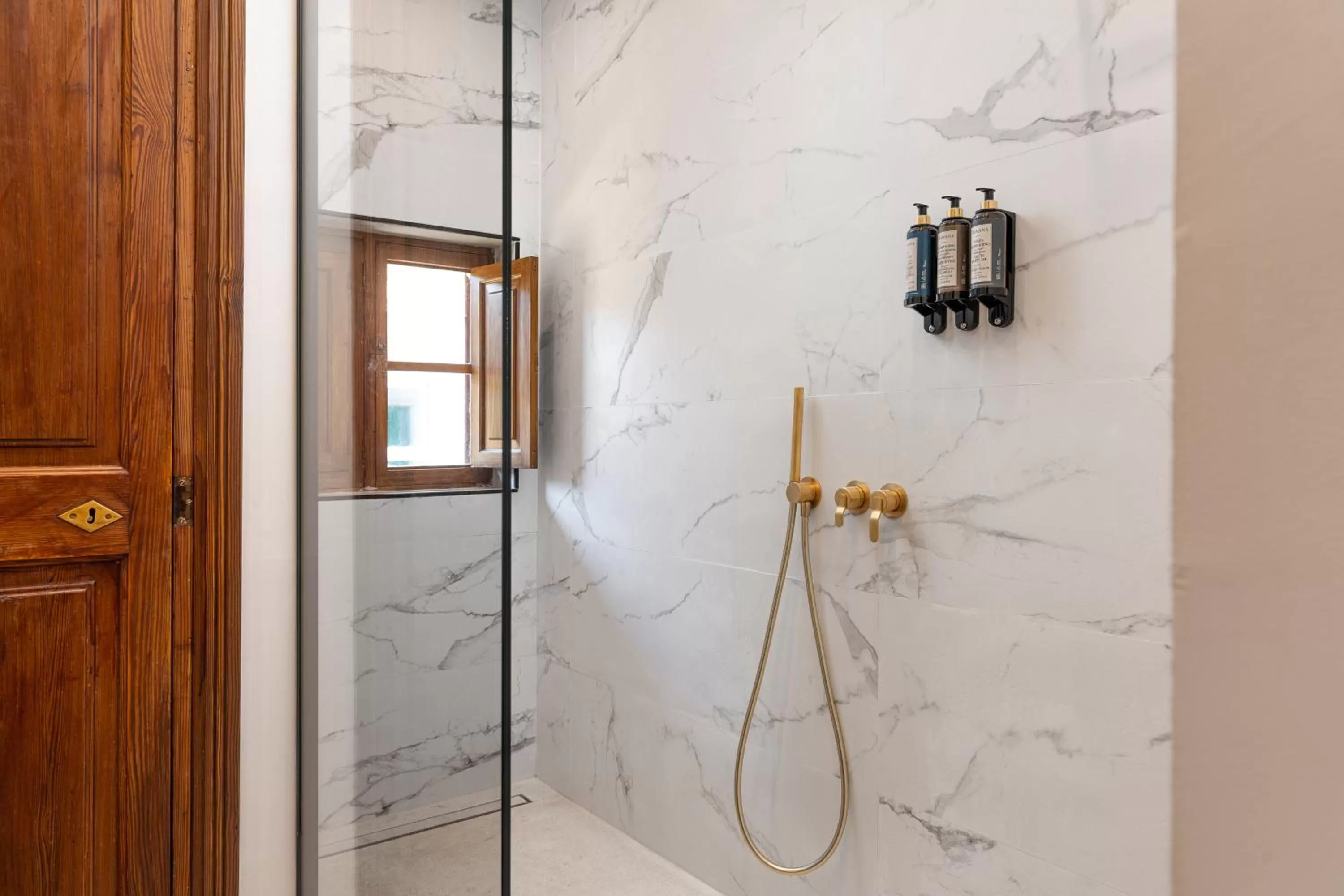 Shower in Hotel Can Quetglas